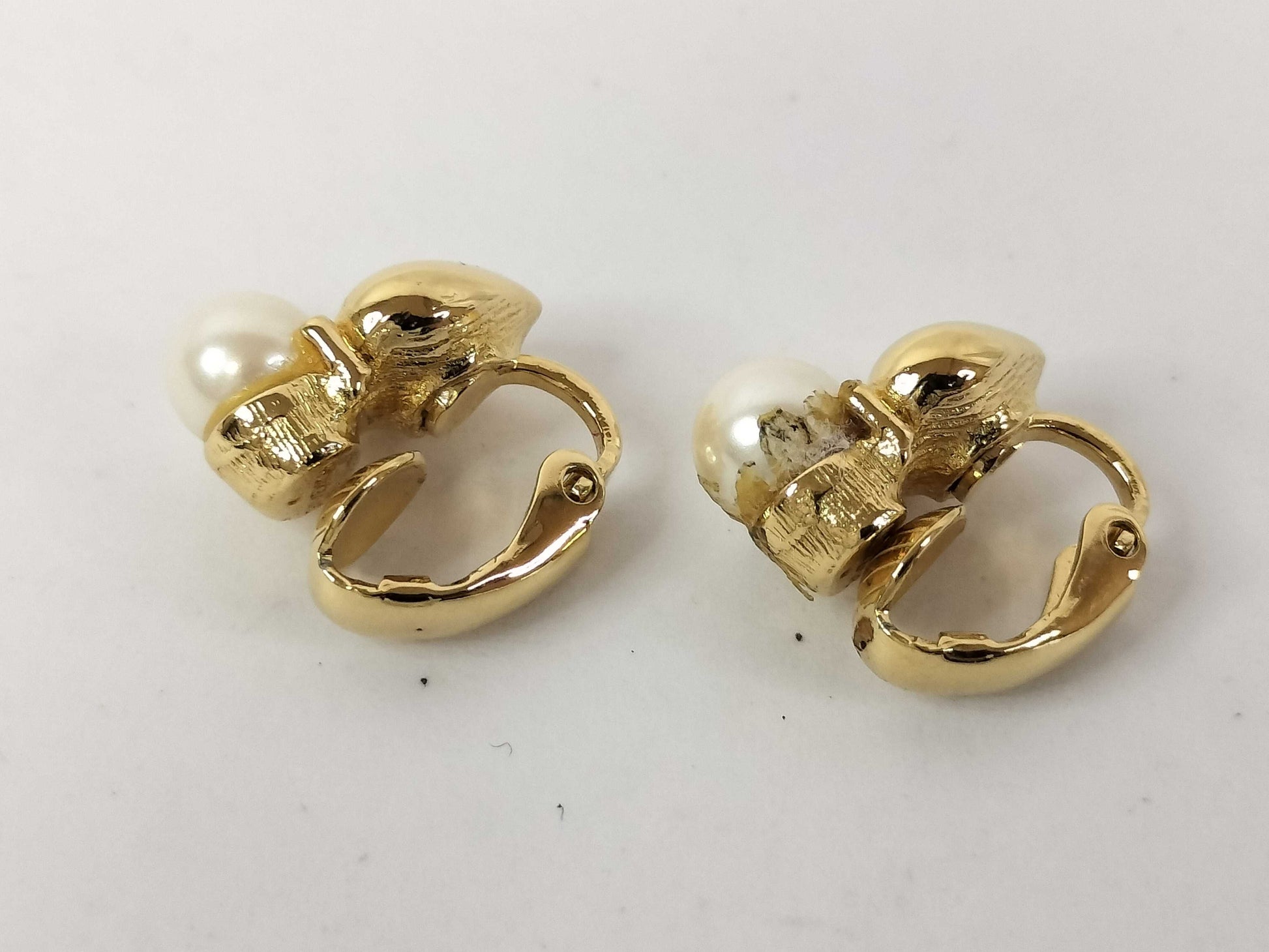 GIVENCHY Heart Pearl Earrings