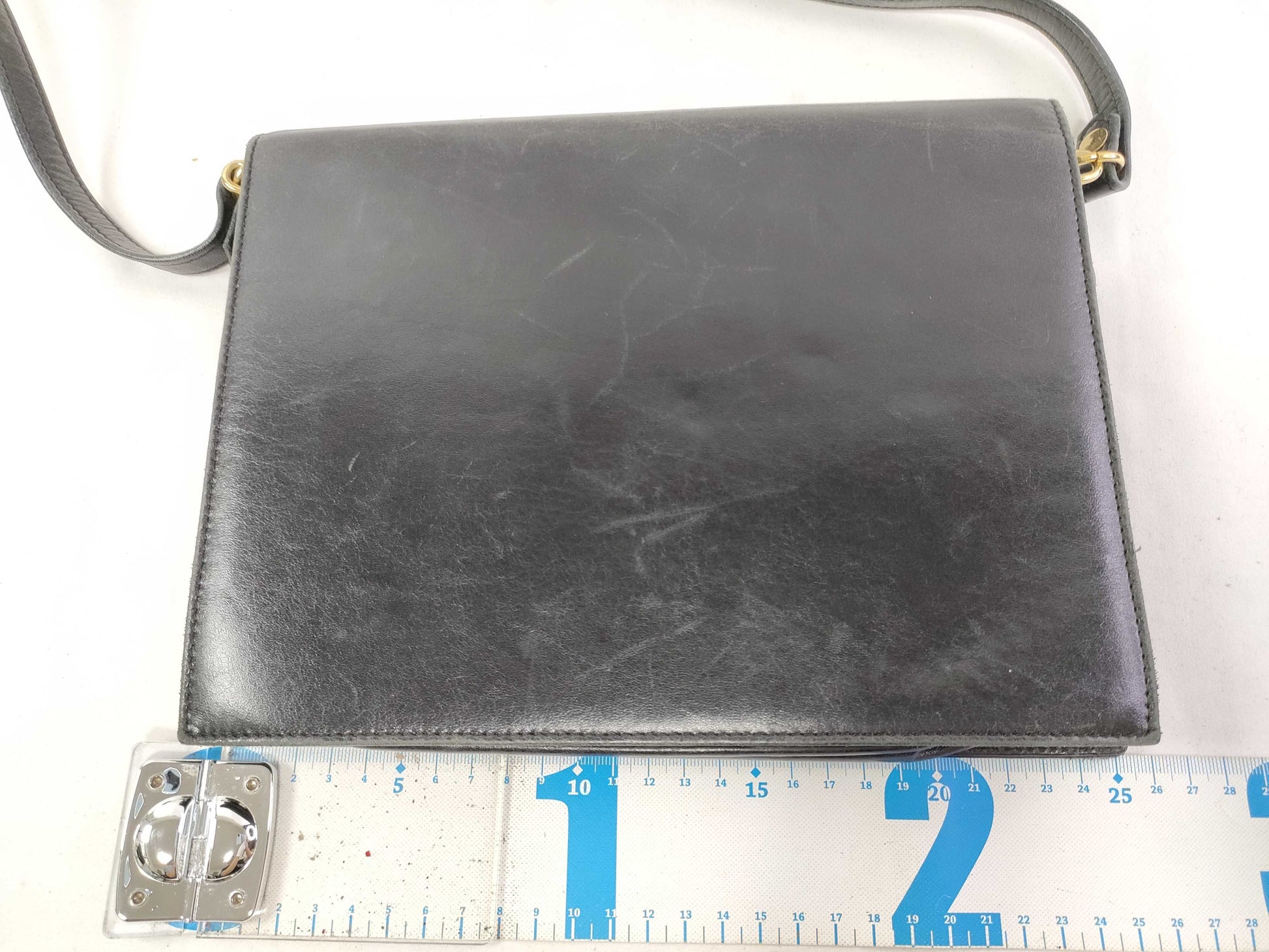 Yves Saint Laurent Quilted Shoulder Bag in Black Leather