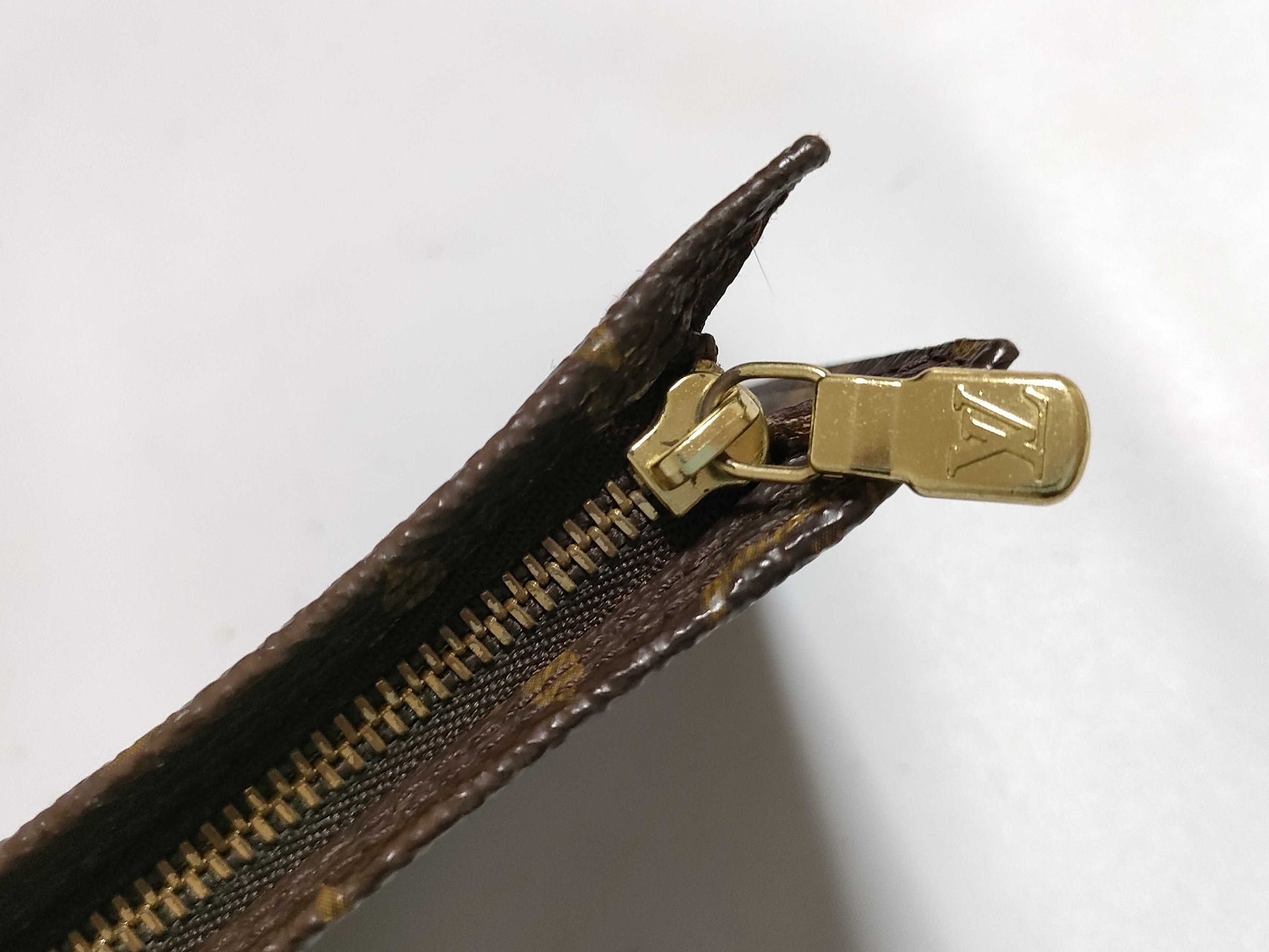 LOUIS VUITTON Monogram LV Bucket Pouch Monogram Pouch