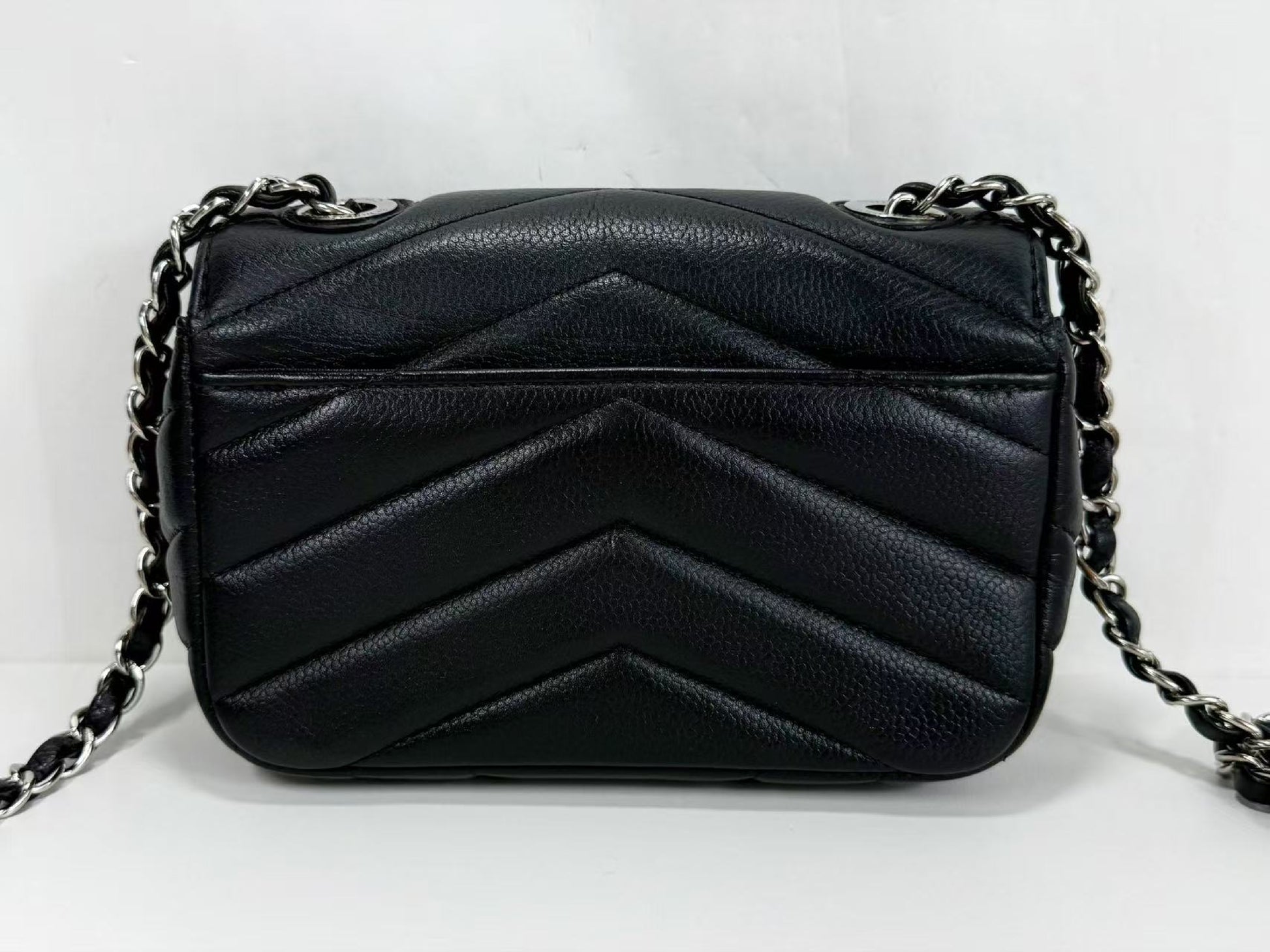 CHANEL Black Caviar Chevron Shoulder Bag, W18cm x H12cm x D6cm, Approx. 24th Series [Sealed], Silver Hardware, Excellent Condition, Item No. 24200973