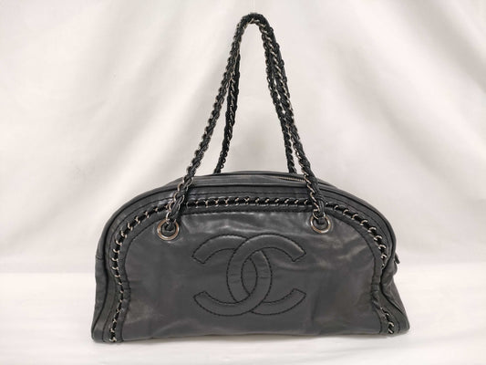 CHANEL Luxury Shoulder Bag