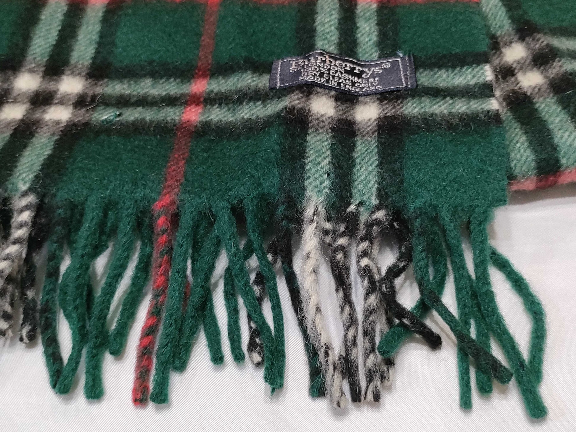 BURBERRY Nova Check Cashmere Fringe Scarf in Green
