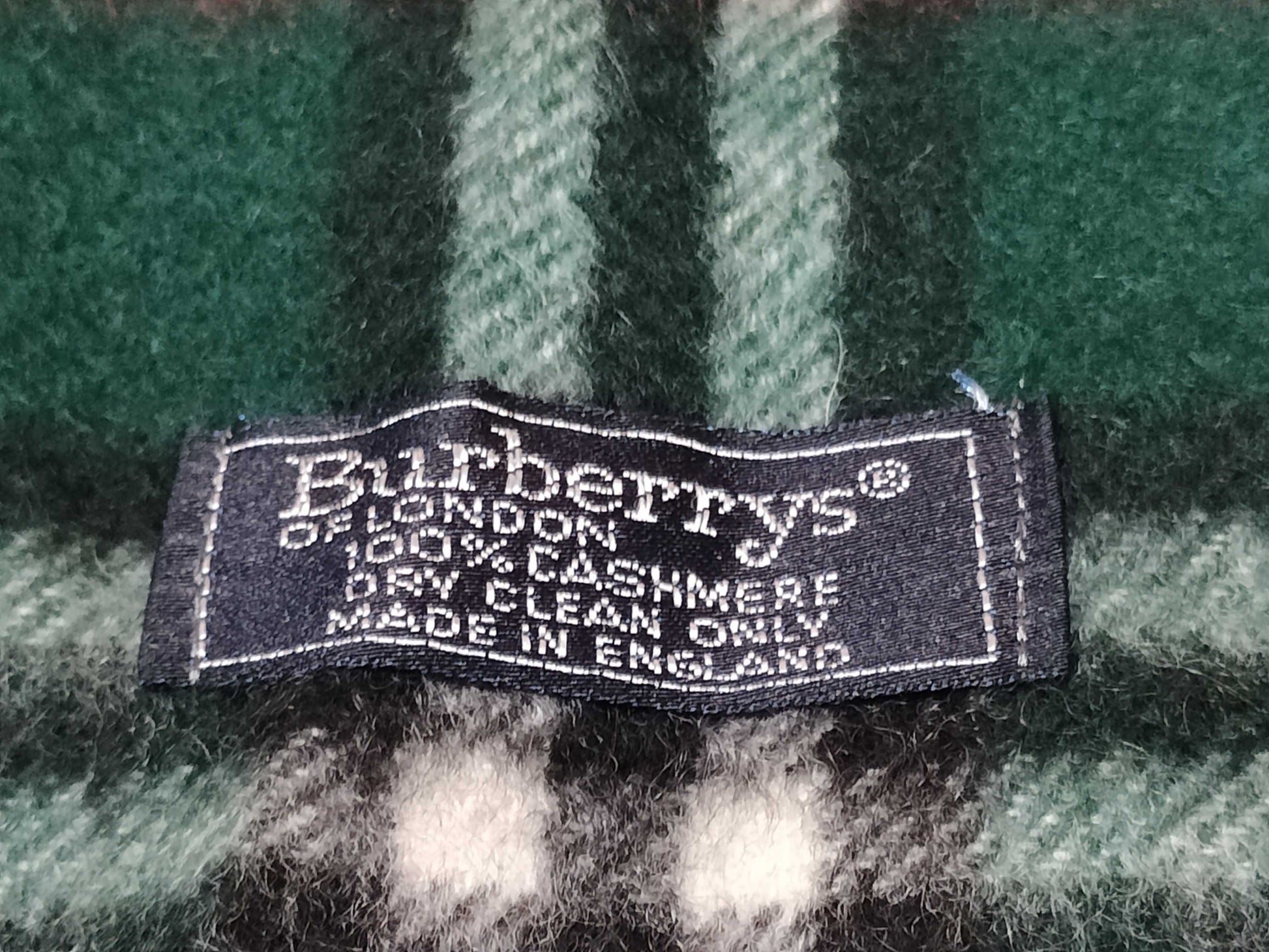 BURBERRY Nova Check Cashmere Fringe Scarf in Green