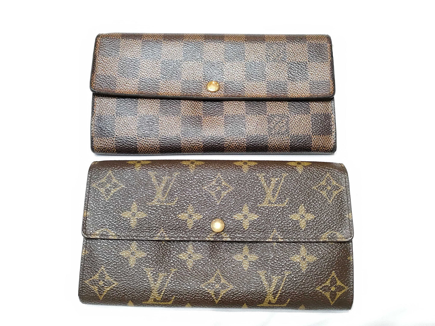 LOUIS VUITTON Two Louis Vuitton long wallets: Portefeuille Sarah and Damier Monogram.
