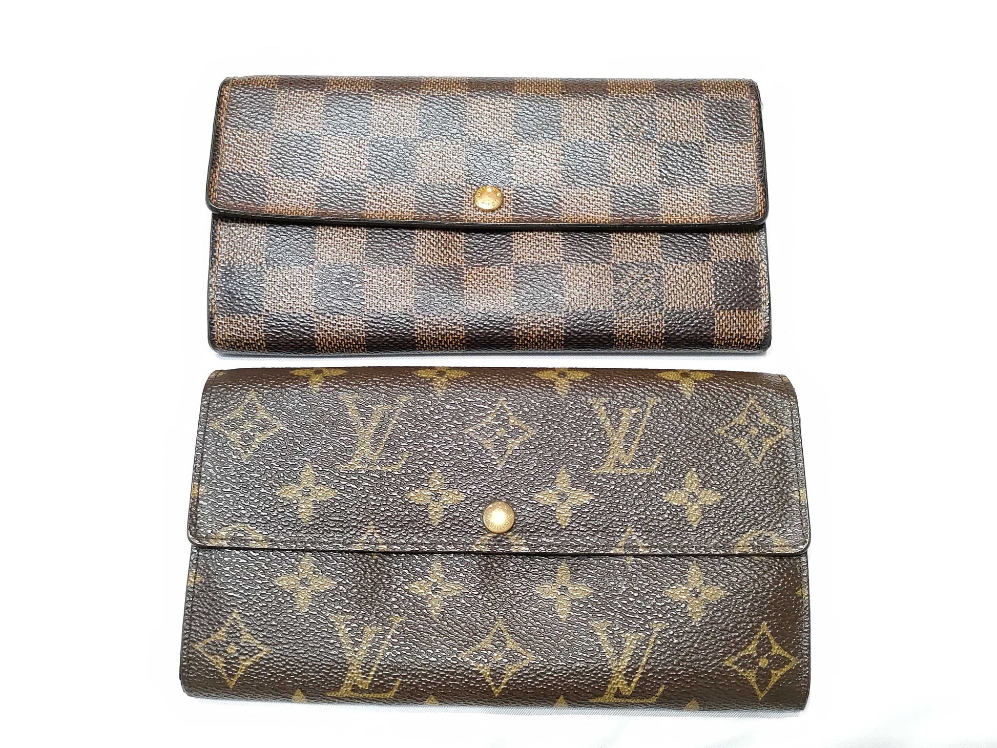LOUIS VUITTON Two Louis Vuitton long wallets: Portefeuille Sarah and Damier Monogram.