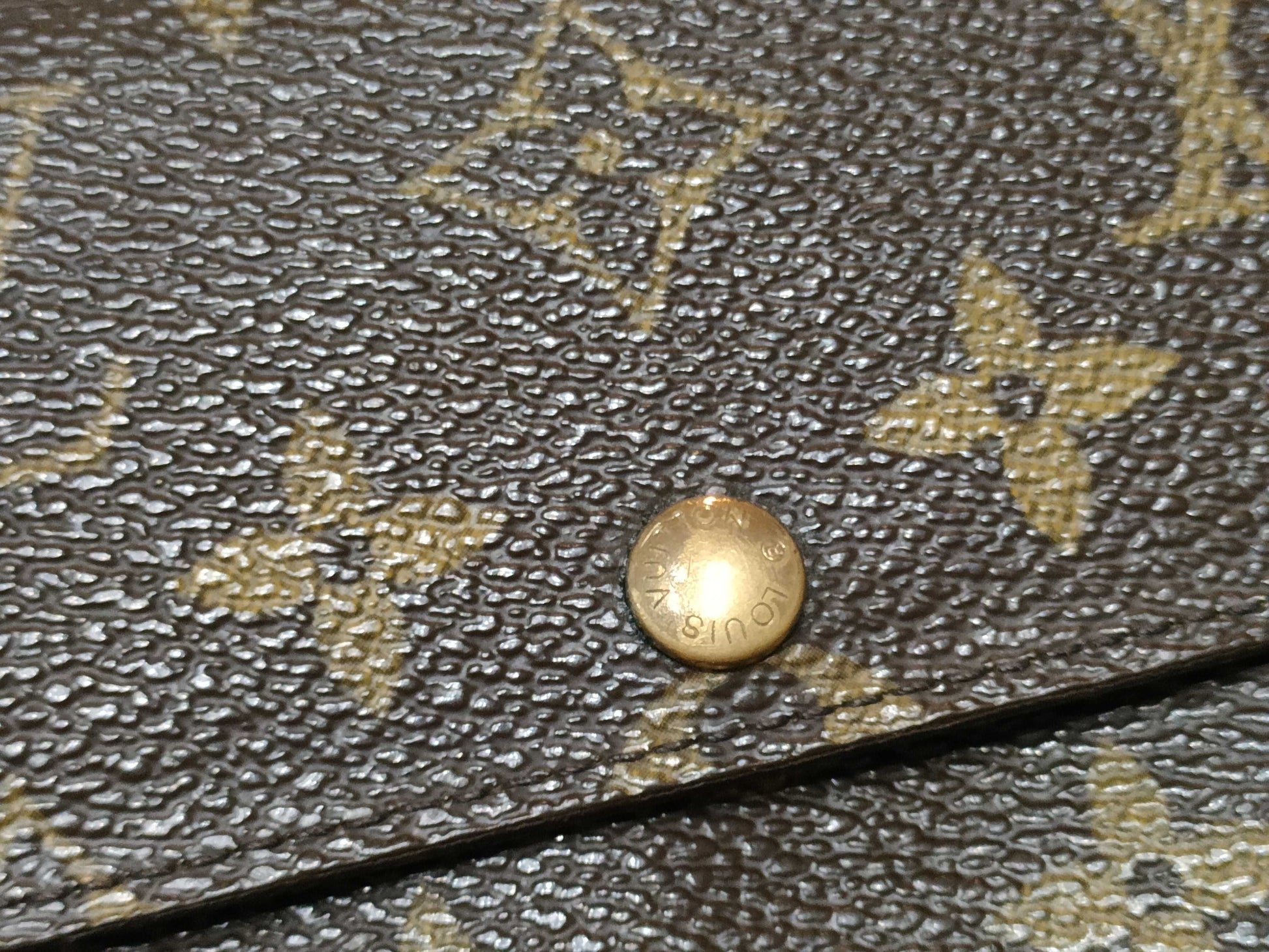 LOUIS VUITTON Two Louis Vuitton long wallets: Portefeuille Sarah and Damier Monogram.