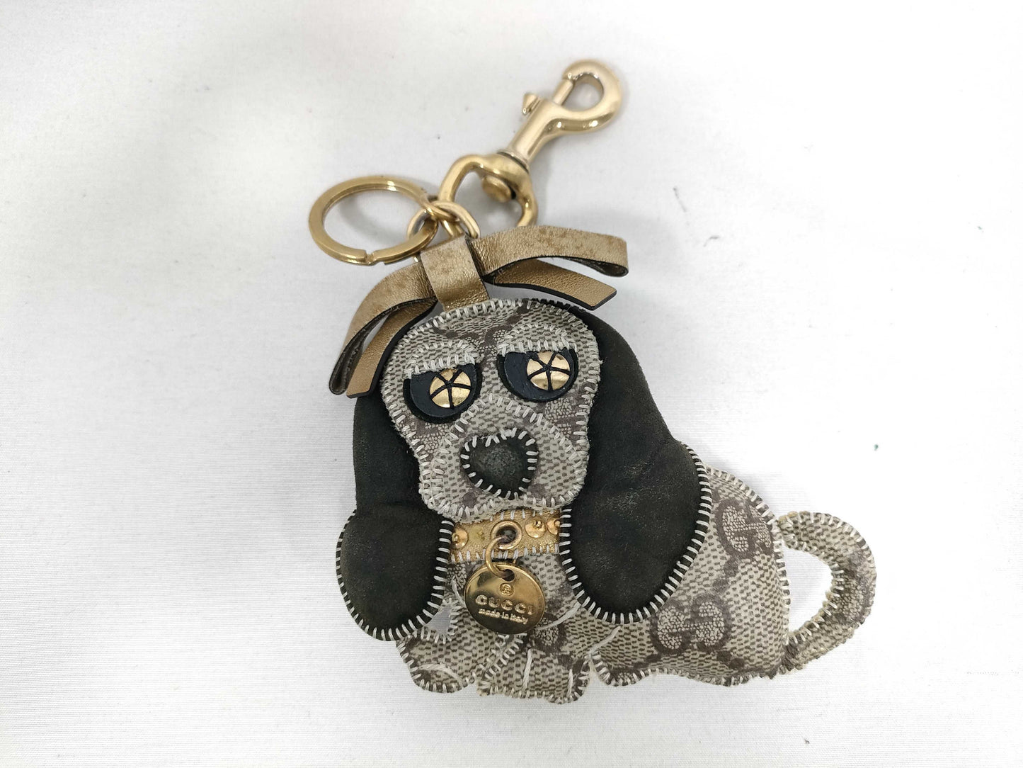 GUCCI GG Supreme GUCCI Guccioli Beagle Charm Keychain GG Supreme Canvas Beige Beagle Key Case/Keychain
