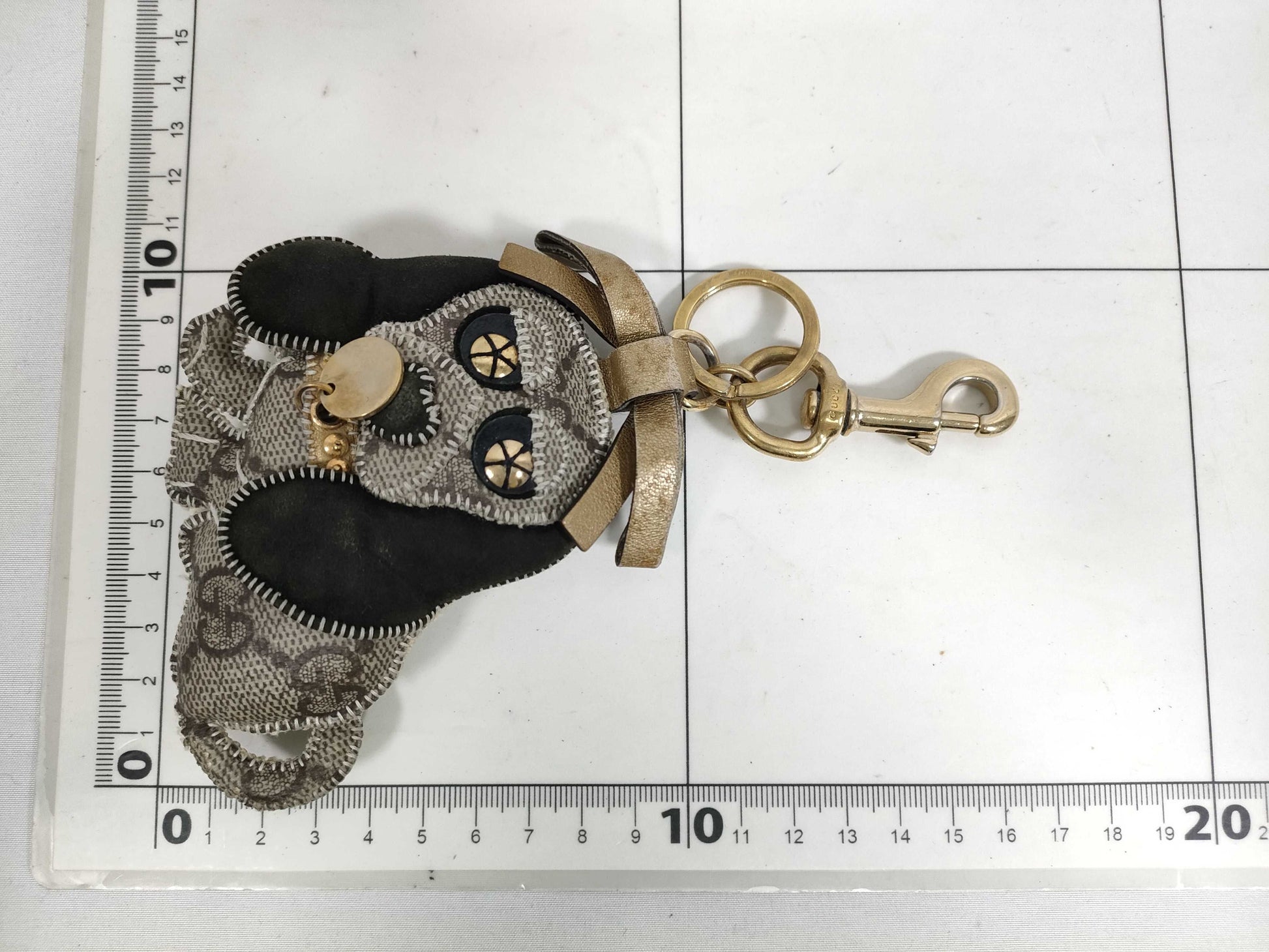 GUCCI GG Supreme GUCCI Guccioli Beagle Charm Keychain GG Supreme Canvas Beige Beagle Key Case/Keychain