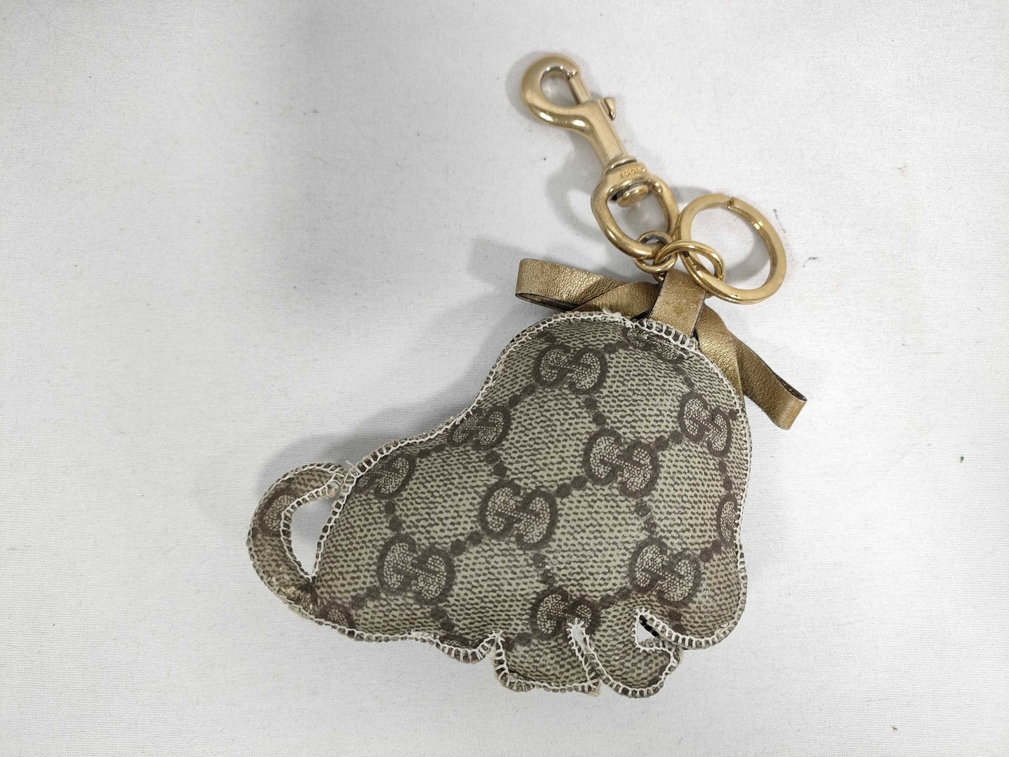 GUCCI GG Supreme GUCCI Guccioli Beagle Charm Keychain GG Supreme Canvas Beige Beagle Key Case/Keychain