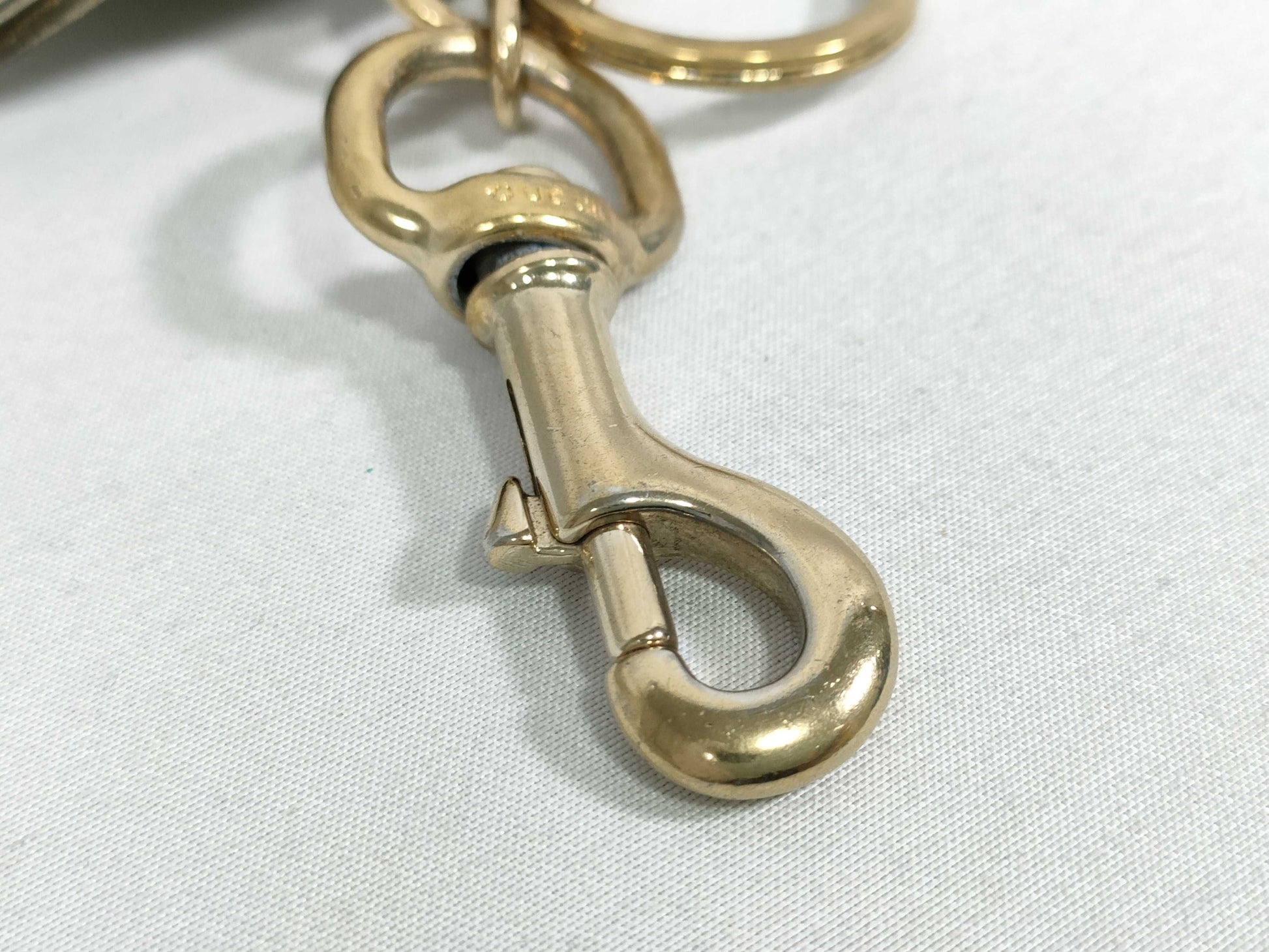 GUCCI GG Supreme GUCCI Guccioli Beagle Charm Keychain GG Supreme Canvas Beige Beagle Key Case/Keychain