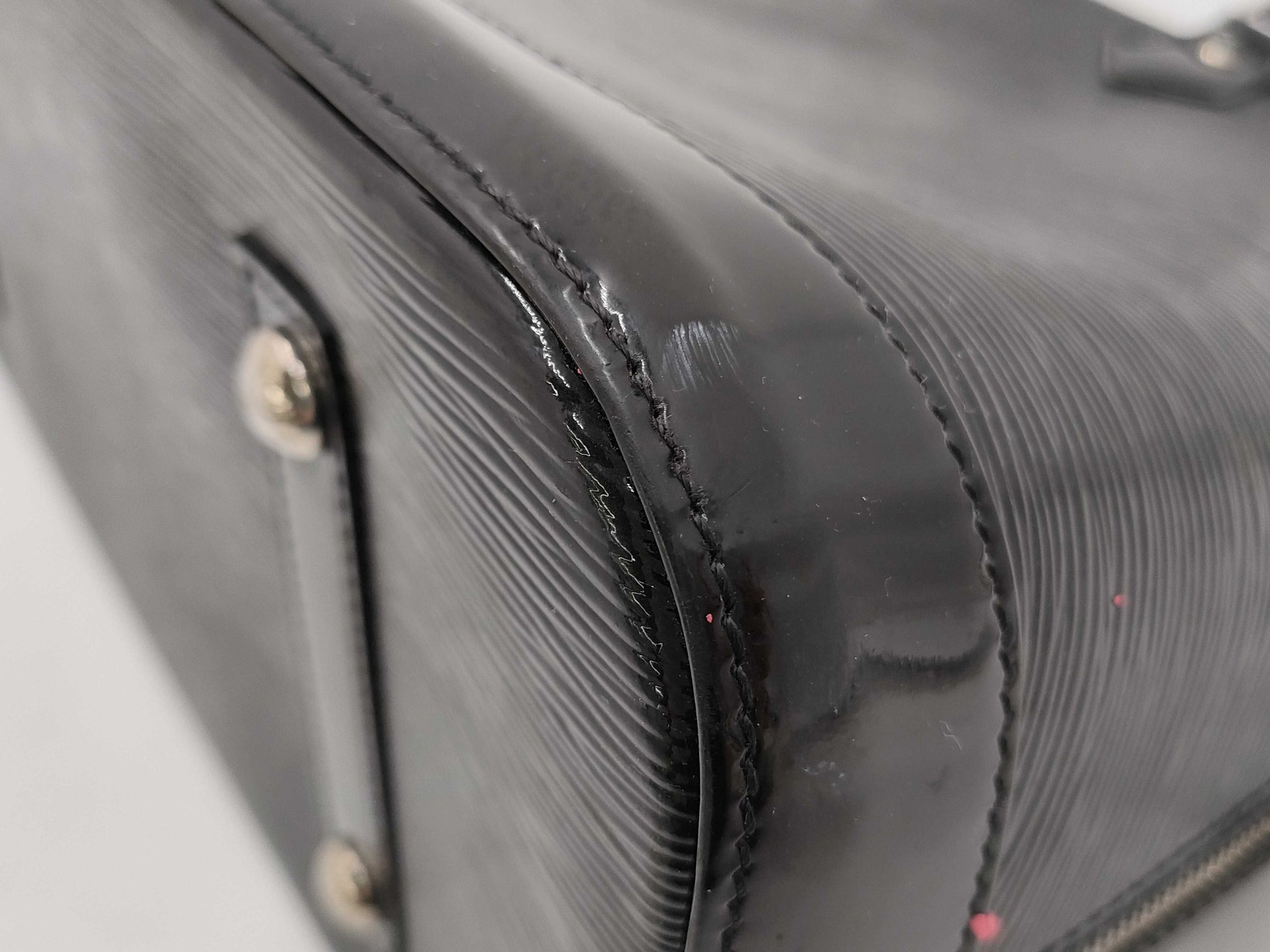 LOUIS VUITTON Louis Vuitton Epi Alma Handbag