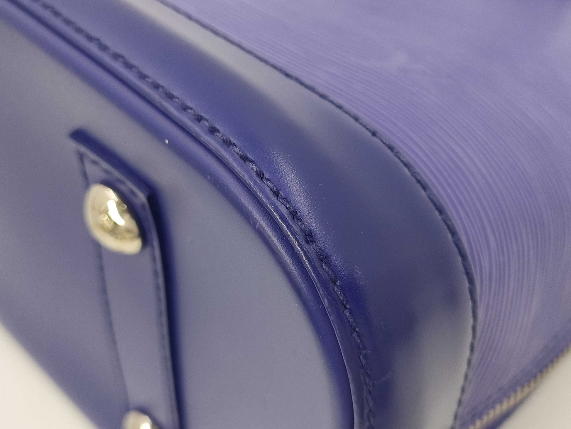 LOUIS VUITTON Epi Alma Bag