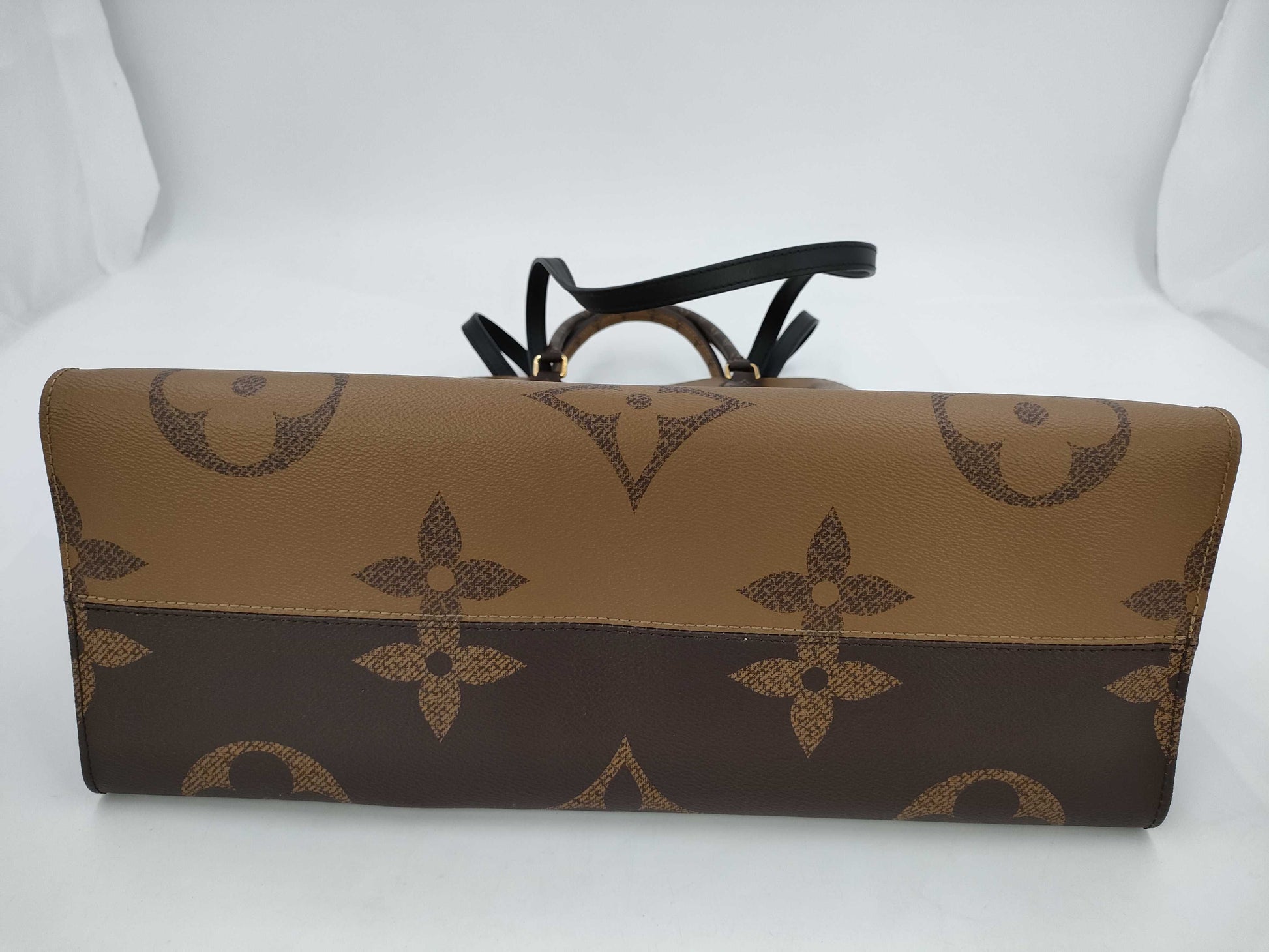 LOUIS VUITTON Louis Vuitton On the Go GM Tote Bag
