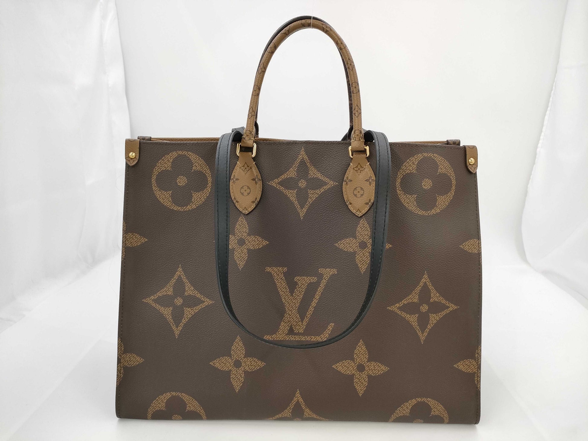 LOUIS VUITTON Louis Vuitton Monogram On the Go GM Tote Bag