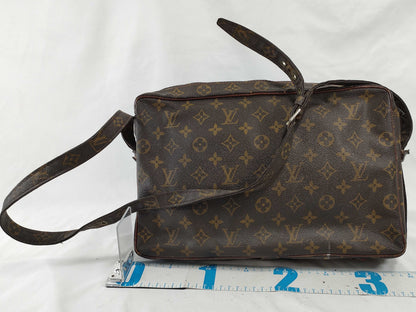 LOUIS VUITTON Monogram Shoulder Bag 