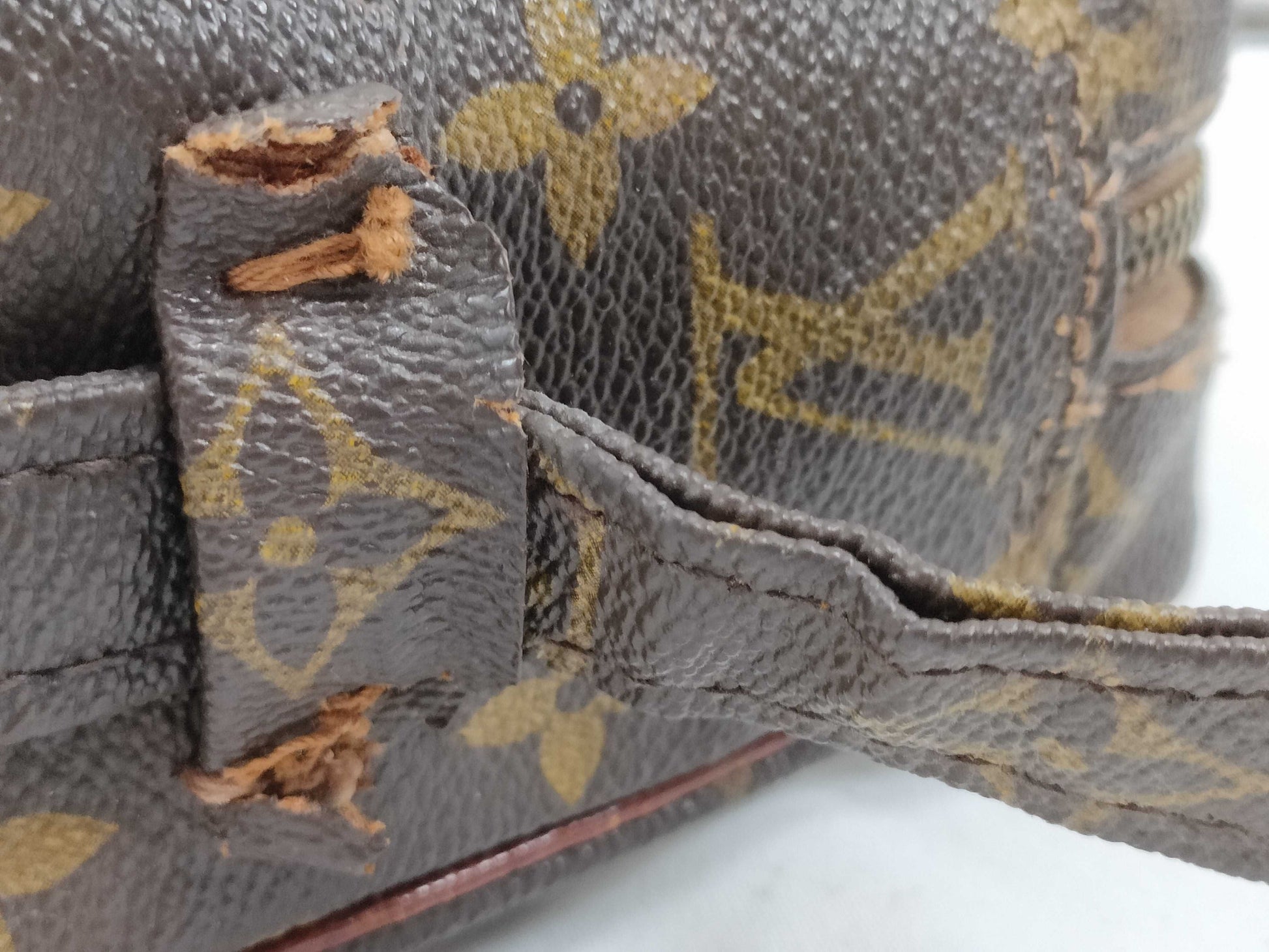 LOUIS VUITTON Monogram Shoulder Bag 