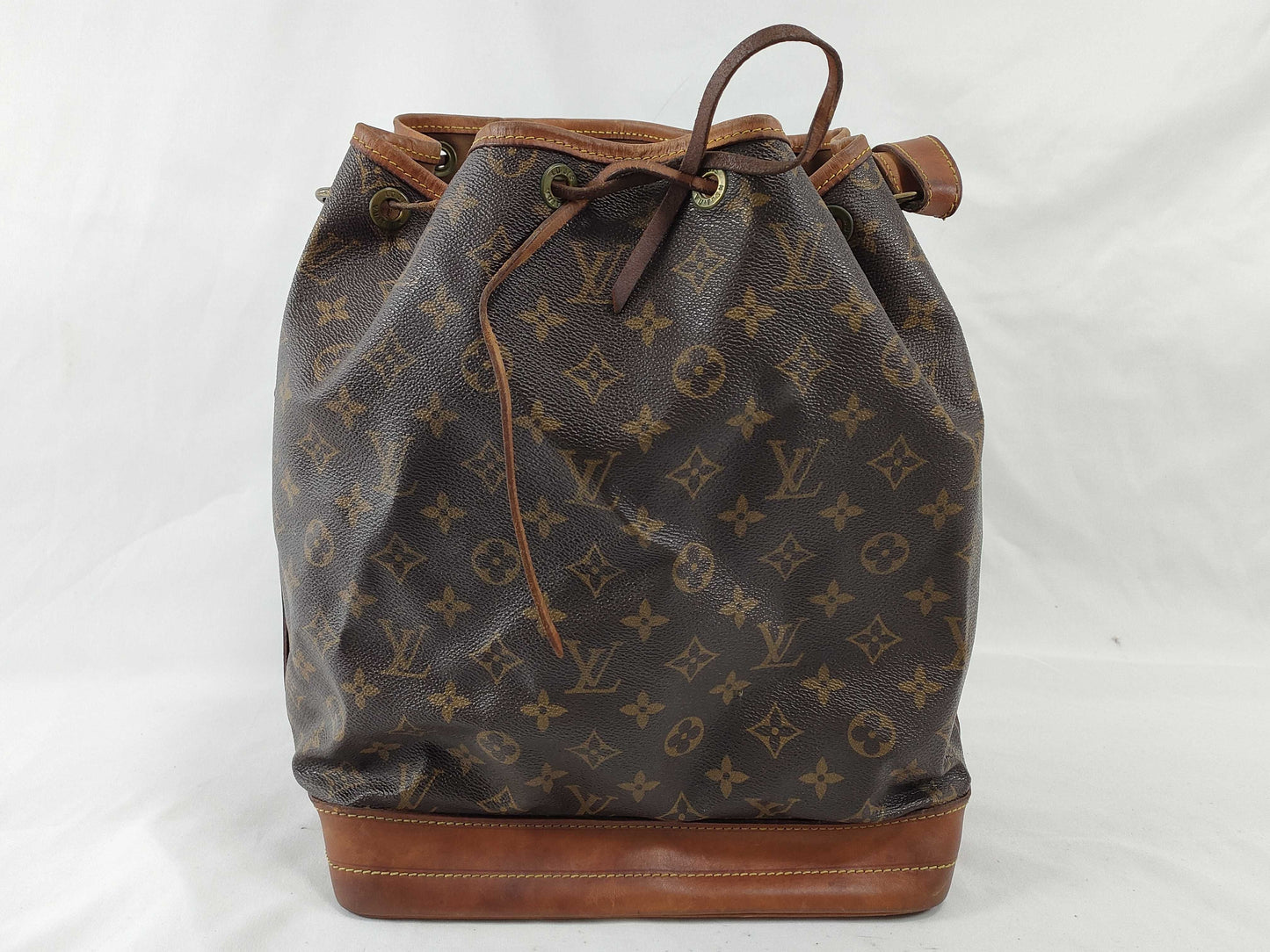 LOUIS VUITTON Monogram Noe M42224 Brown Shoulder Bag with Unclear Serial Number
