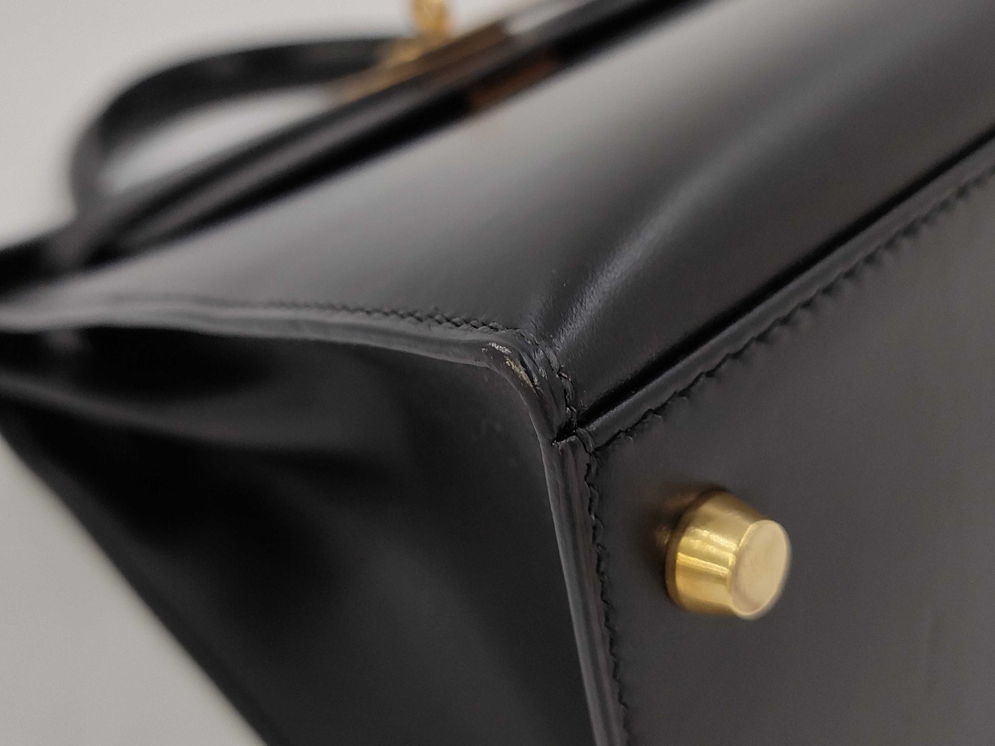 HERMES Kelly 28 □C Stamp Box Calf Noir Gold Hardware Handbag