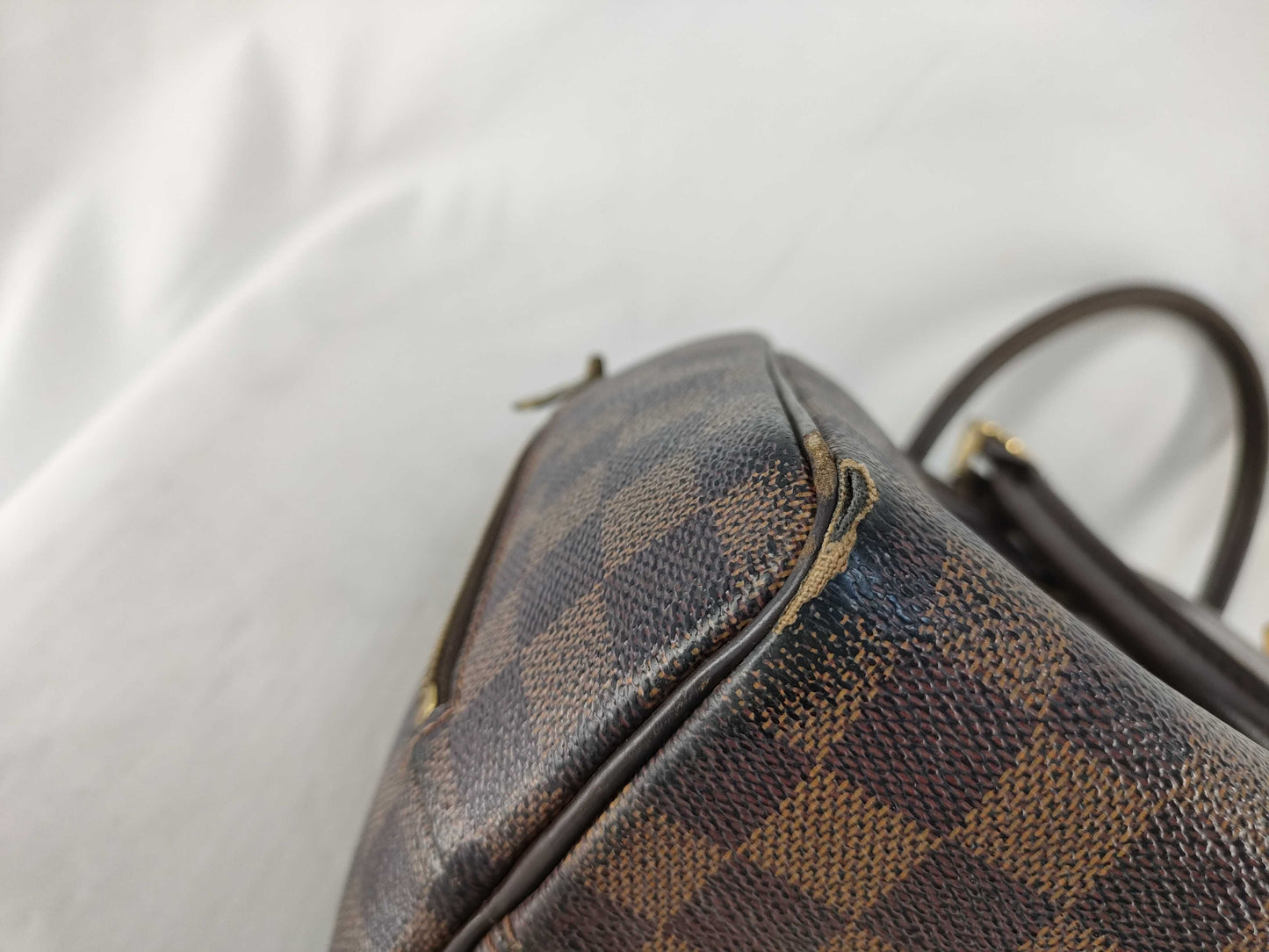 LOUIS VUITTON Damier Damier Evenu Handbag