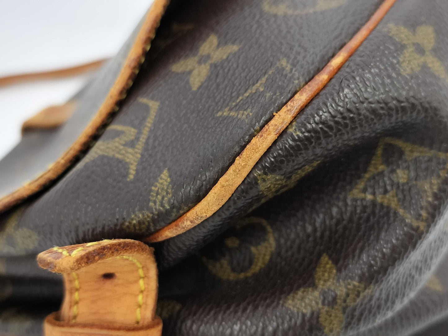 LOUIS VUITTON Louis Vuitton Saumur Shoulder Bag