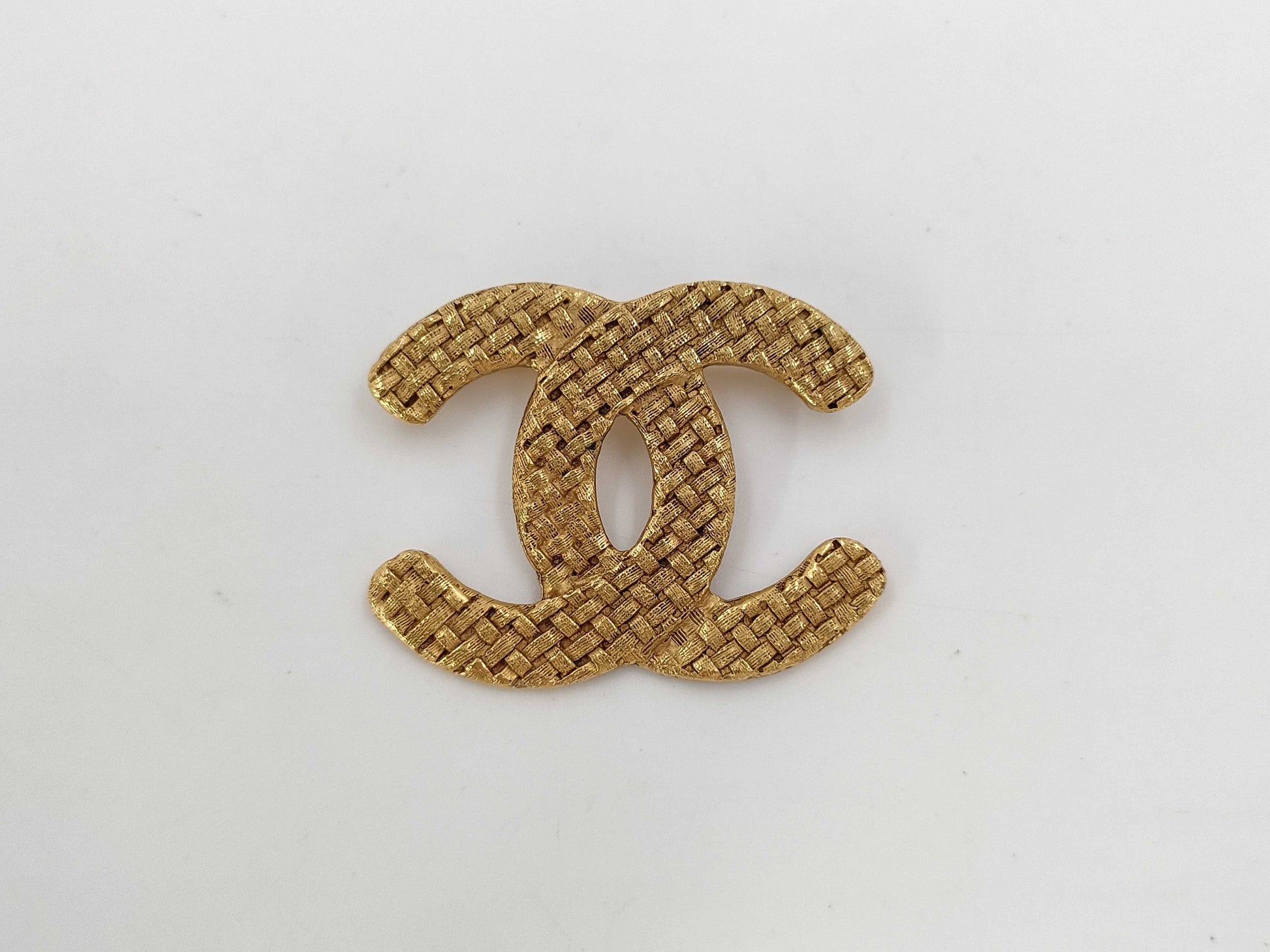 CHANEL Mesh Coco Mark Gold BR Brooch