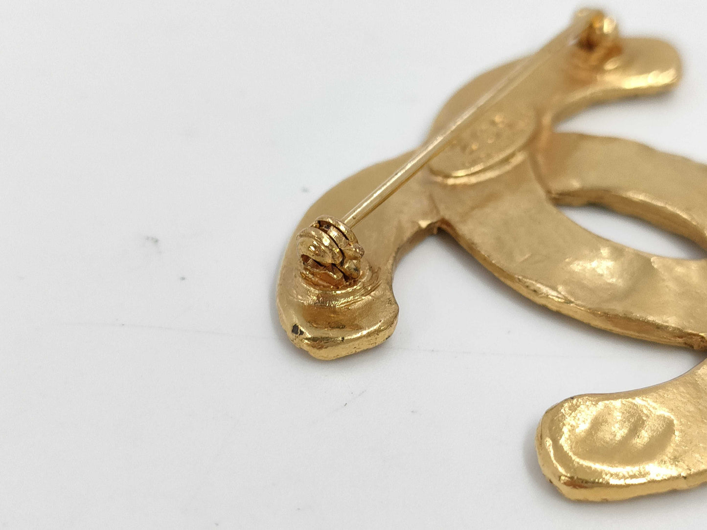 CHANEL Mesh Coco Mark Gold BR Brooch