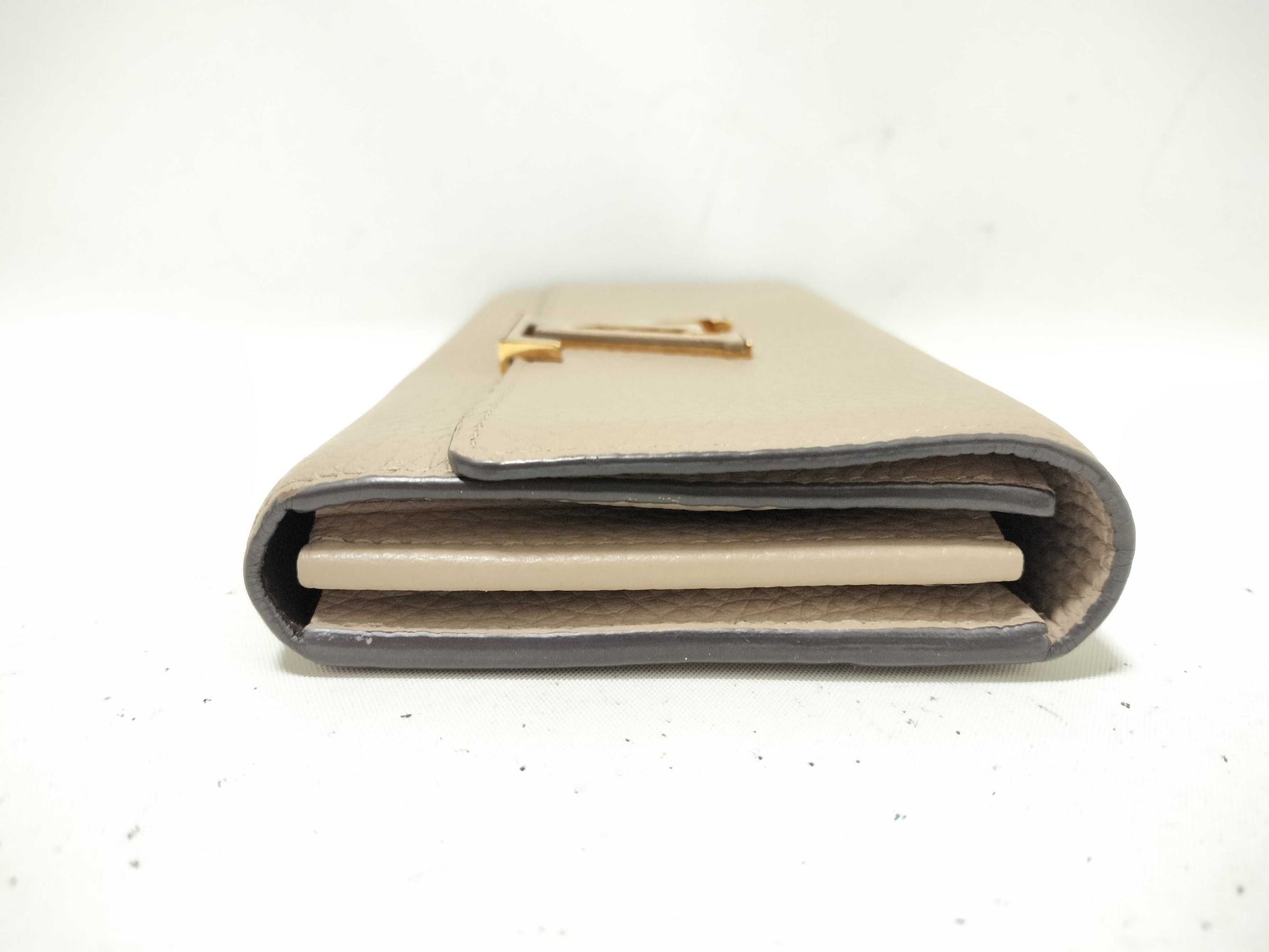 LOUIS VUITTON Capucines Taurillon Long Wallet Wallet