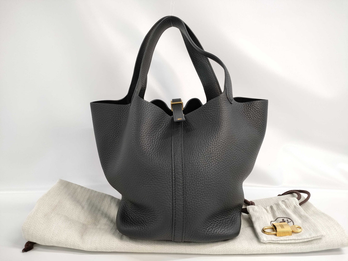 HERMES Picotin Lock 22 Black U-stamped Handbag