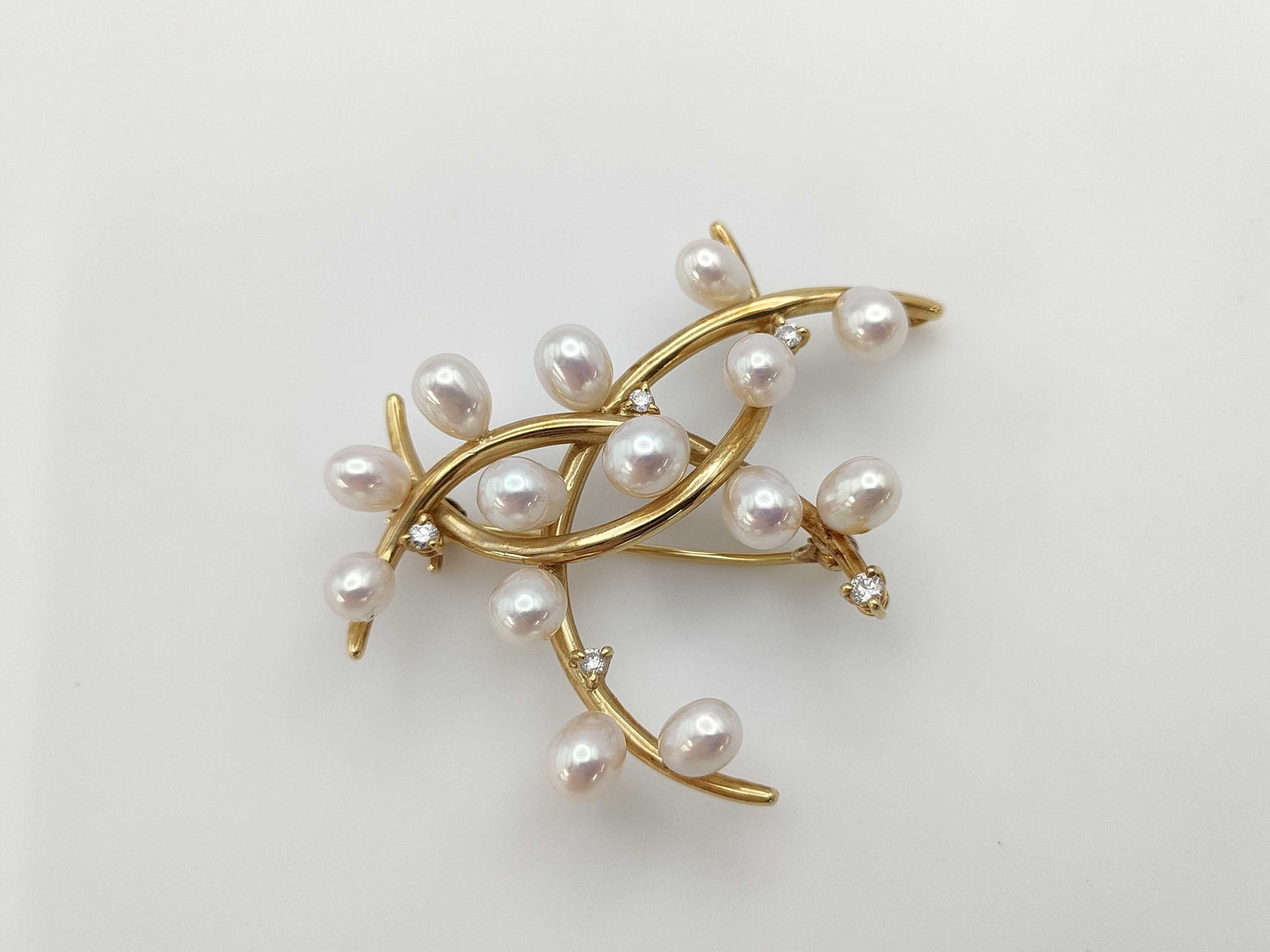 TASAKI Semi-Round Pearl, Diameter 4.4-5.5mm, D0.14ct, 18K Gold, 10.9g, Brooch 