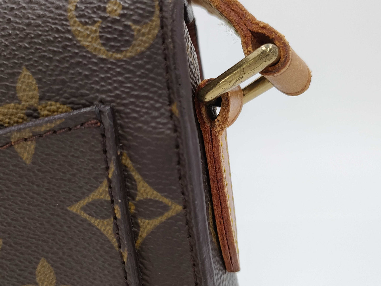 LOUIS VUITTON shoulder bag
