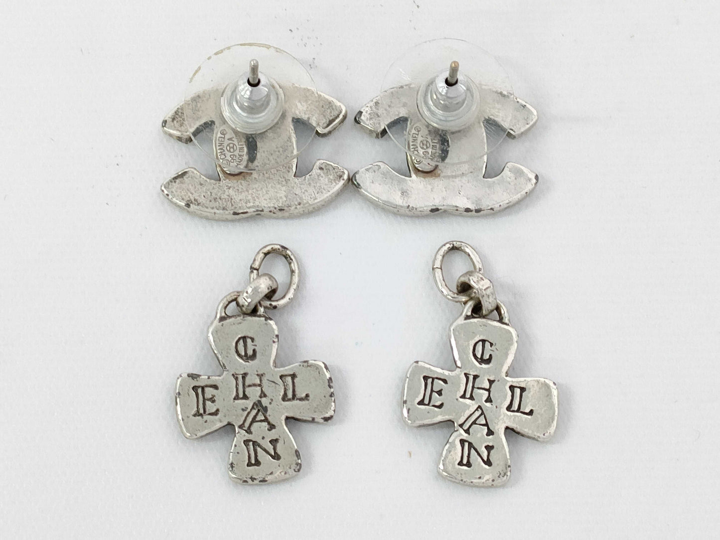 CHANEL Coco Mark earrings with parts and comments