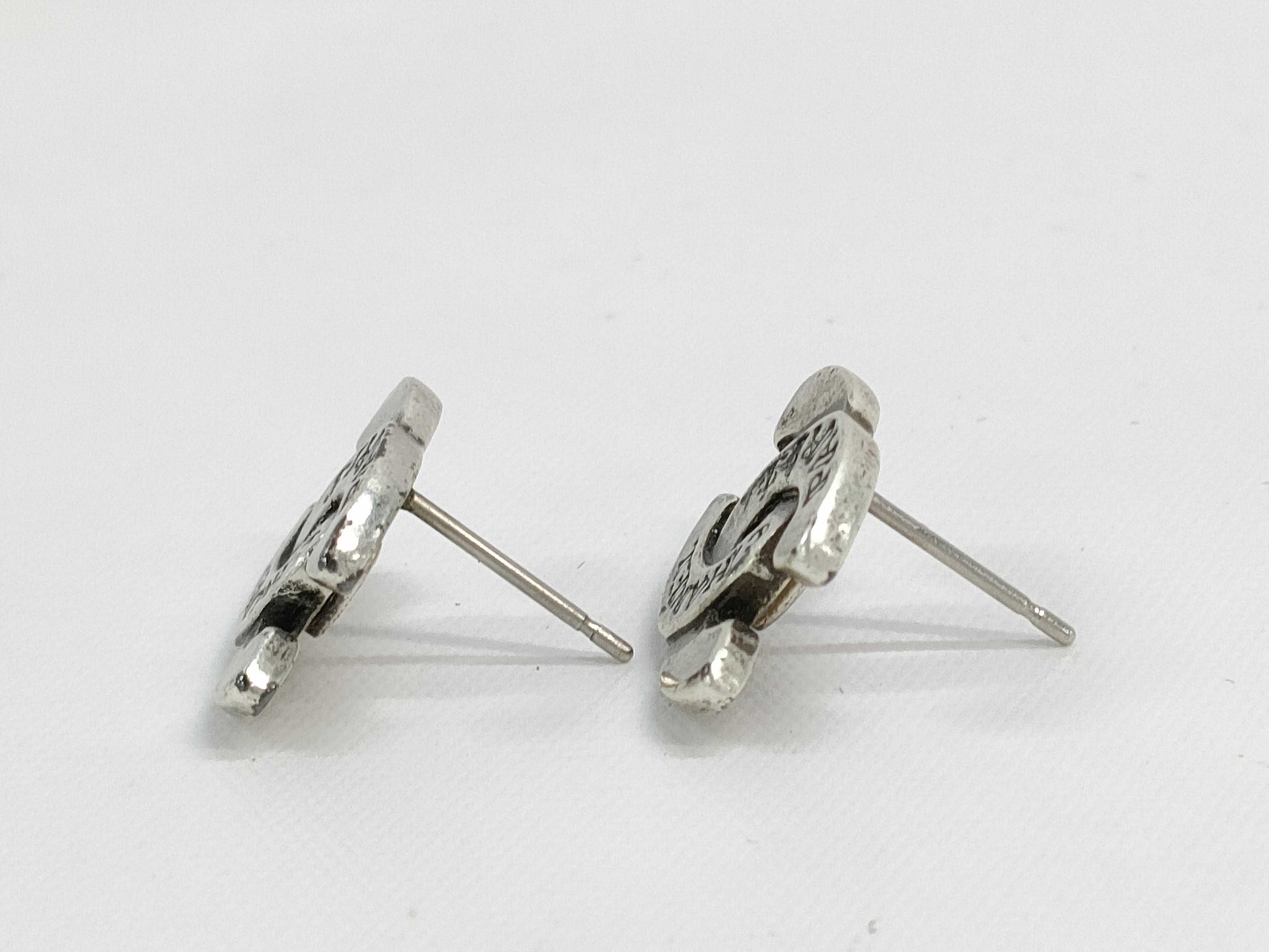 CHANEL Coco Mark earrings with parts and comments