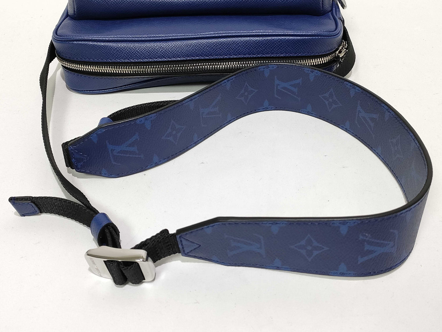 LOUIS VUITTON Monogram Louis Vuitton Shoulder Bag