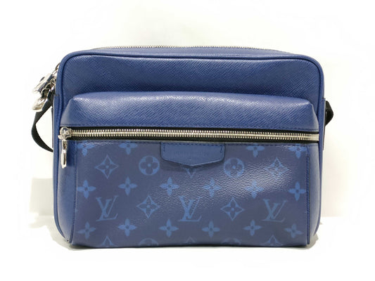 LOUIS VUITTON Monogram Louis Vuitton Shoulder Bag