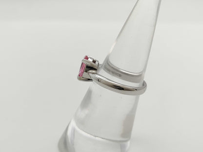 1.35ct colored stone, 4.3g, 18K white gold ring 