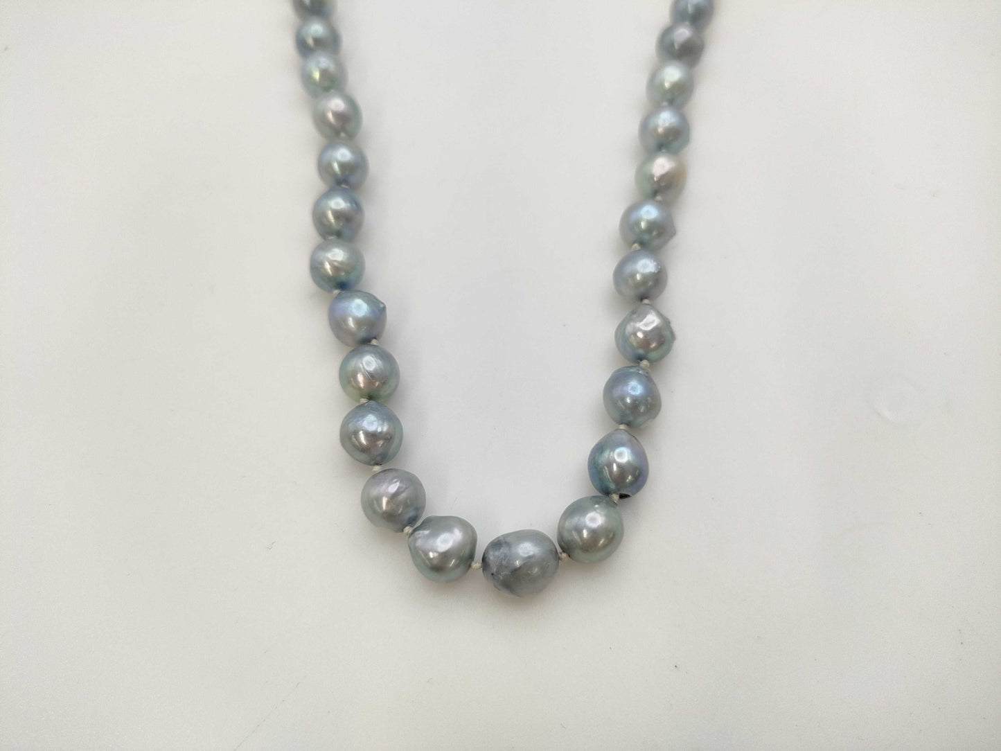Semi-round pearl necklace, diameter approximately 7.7mm-7.8mm, sterling silver, 28.2g .