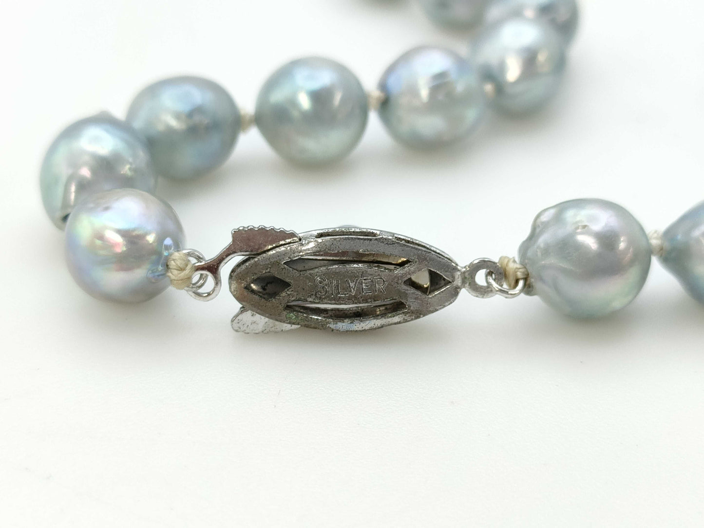 Semi-round pearl necklace, diameter approximately 7.7mm-7.8mm, sterling silver, 28.2g .