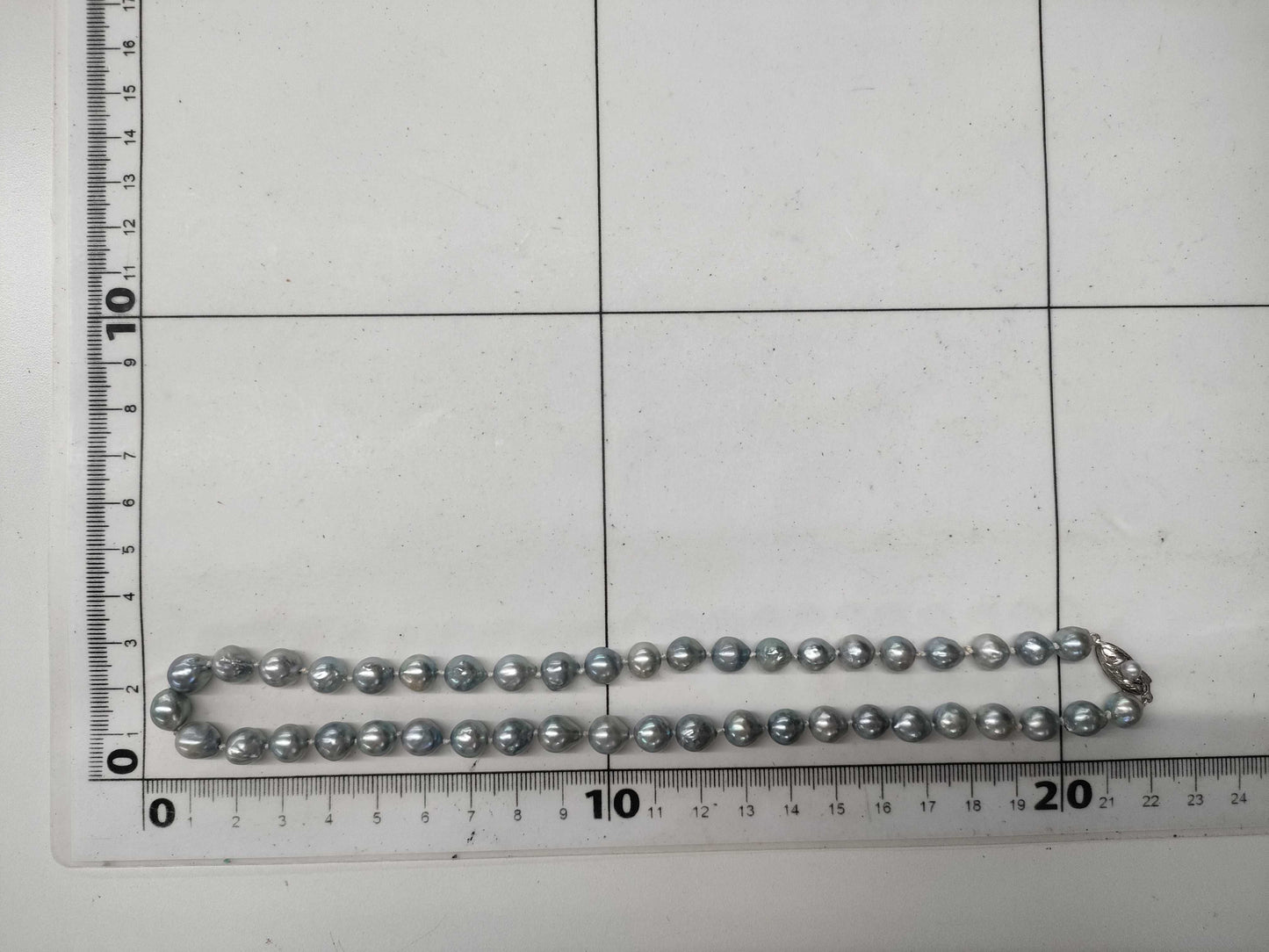 Semi-round pearl necklace, diameter approximately 7.7mm-7.8mm, sterling silver, 28.2g .