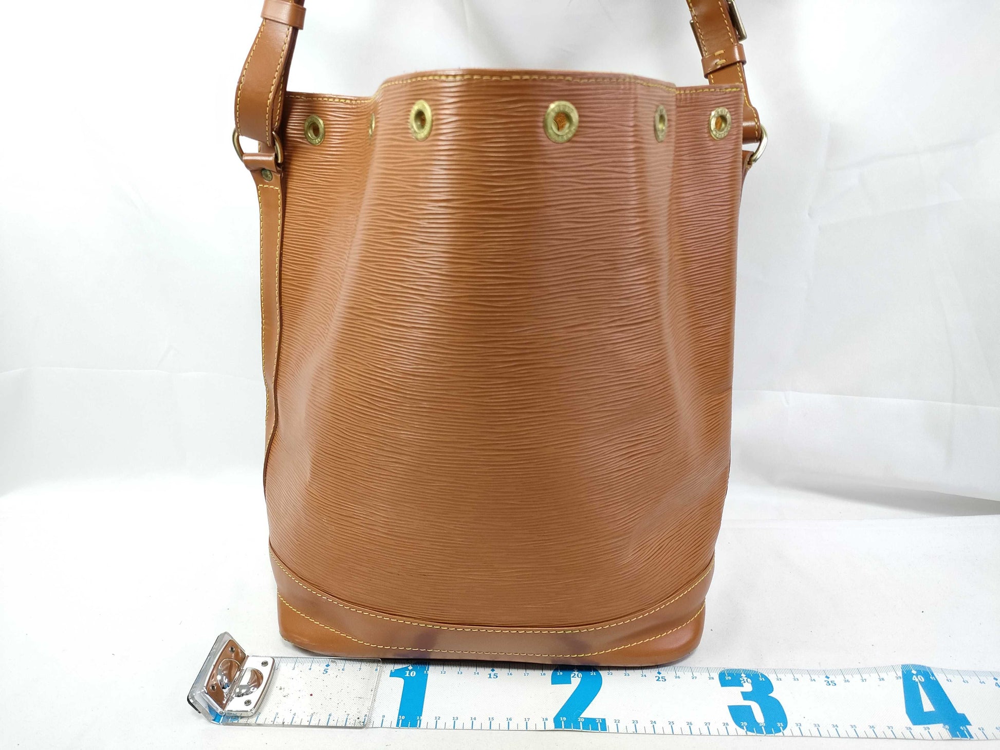 LOUIS VUITTON Epi LV Epi Noe Shoulder Bag