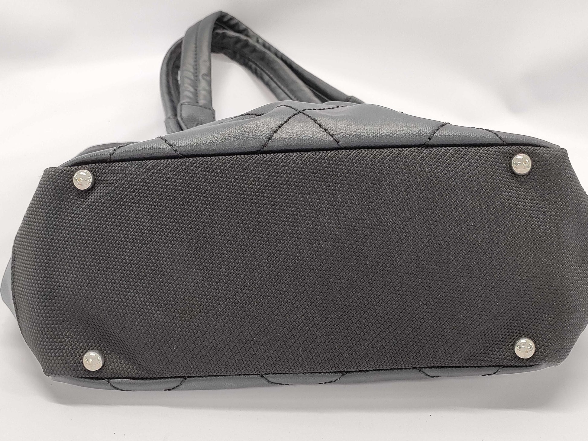 CHANEL Paris-Biarritz MM Tote Bag 11380533