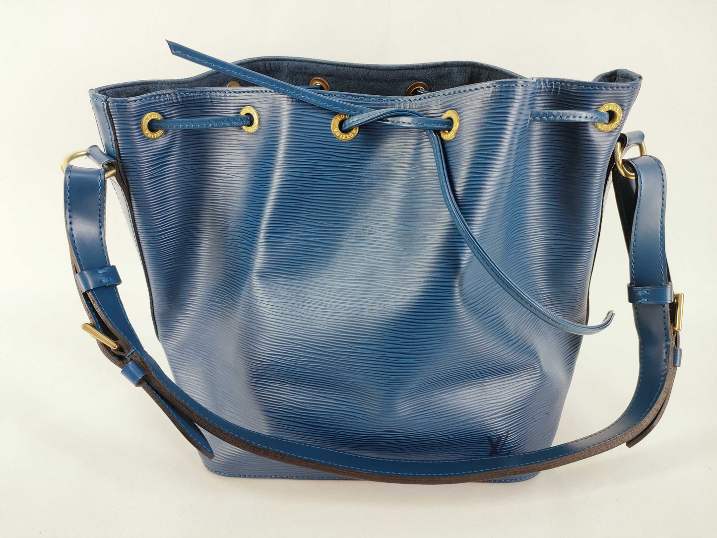 LOUIS VUITTON Epi Petit Noe Blue Shoulder Bag