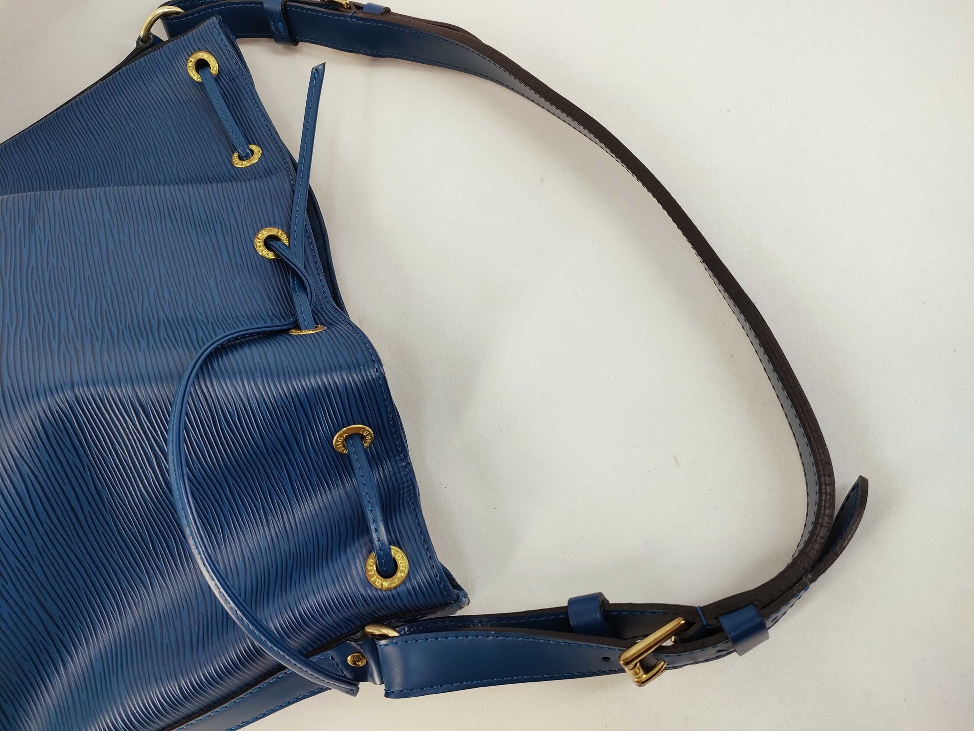 LOUIS VUITTON Epi Petit Noe Blue Shoulder Bag