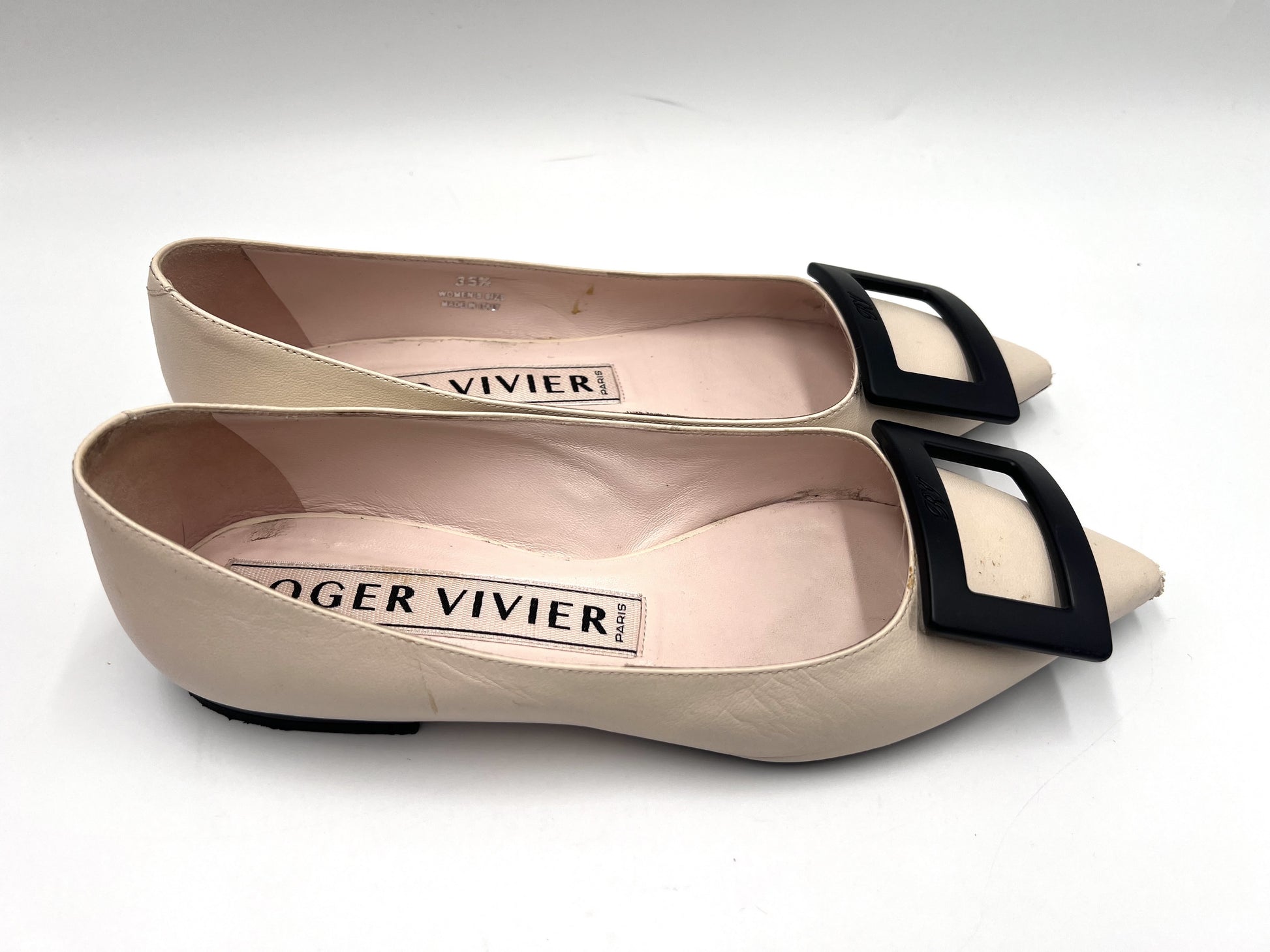 Roger Vivier Leather Flats, Beige, Size 35 1/2, Pumps