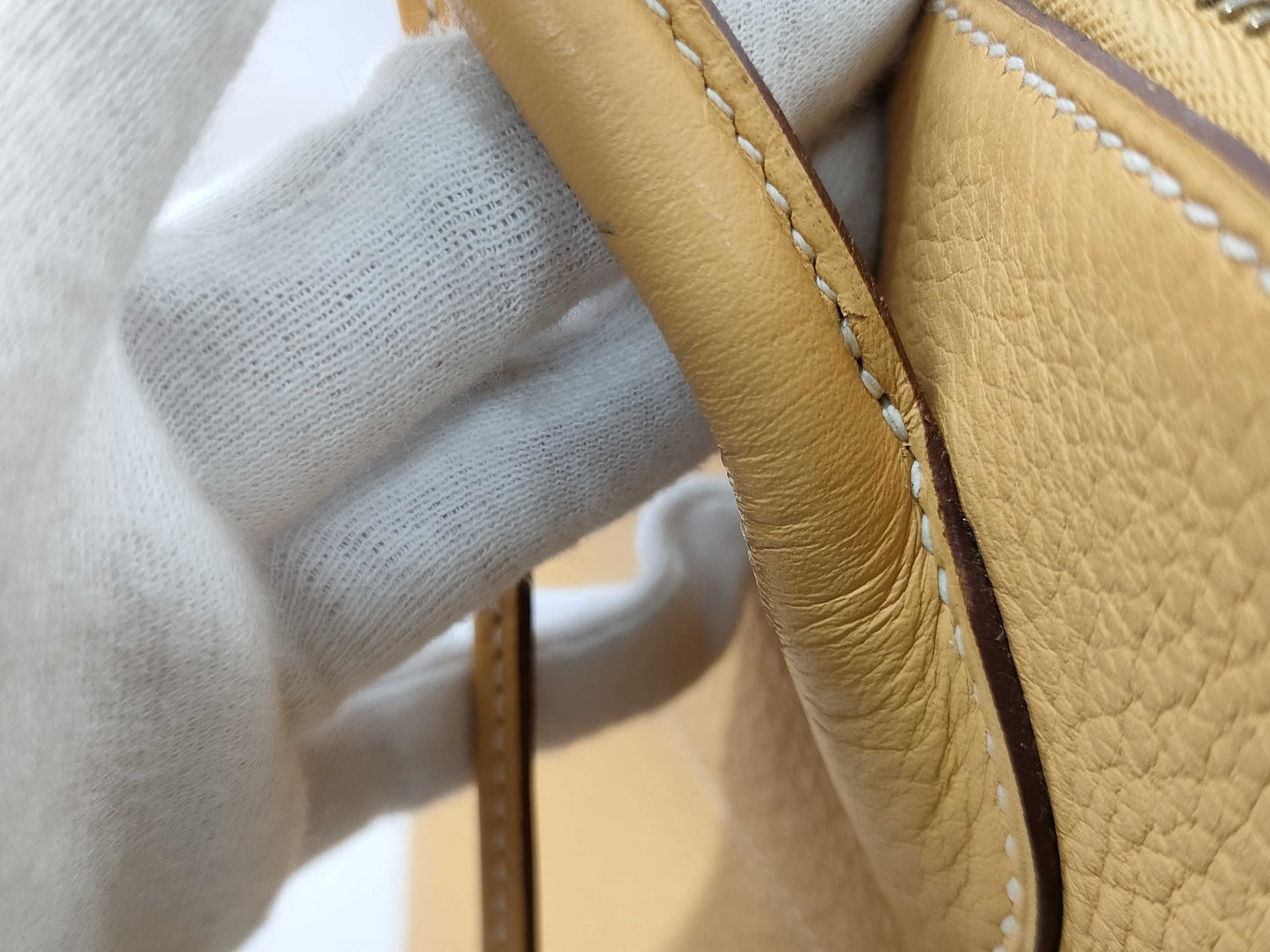 HERMES ) HERMES Bolide 31 Taurillon Clemence Leather Handbag with H Stamp and Gold Hardware