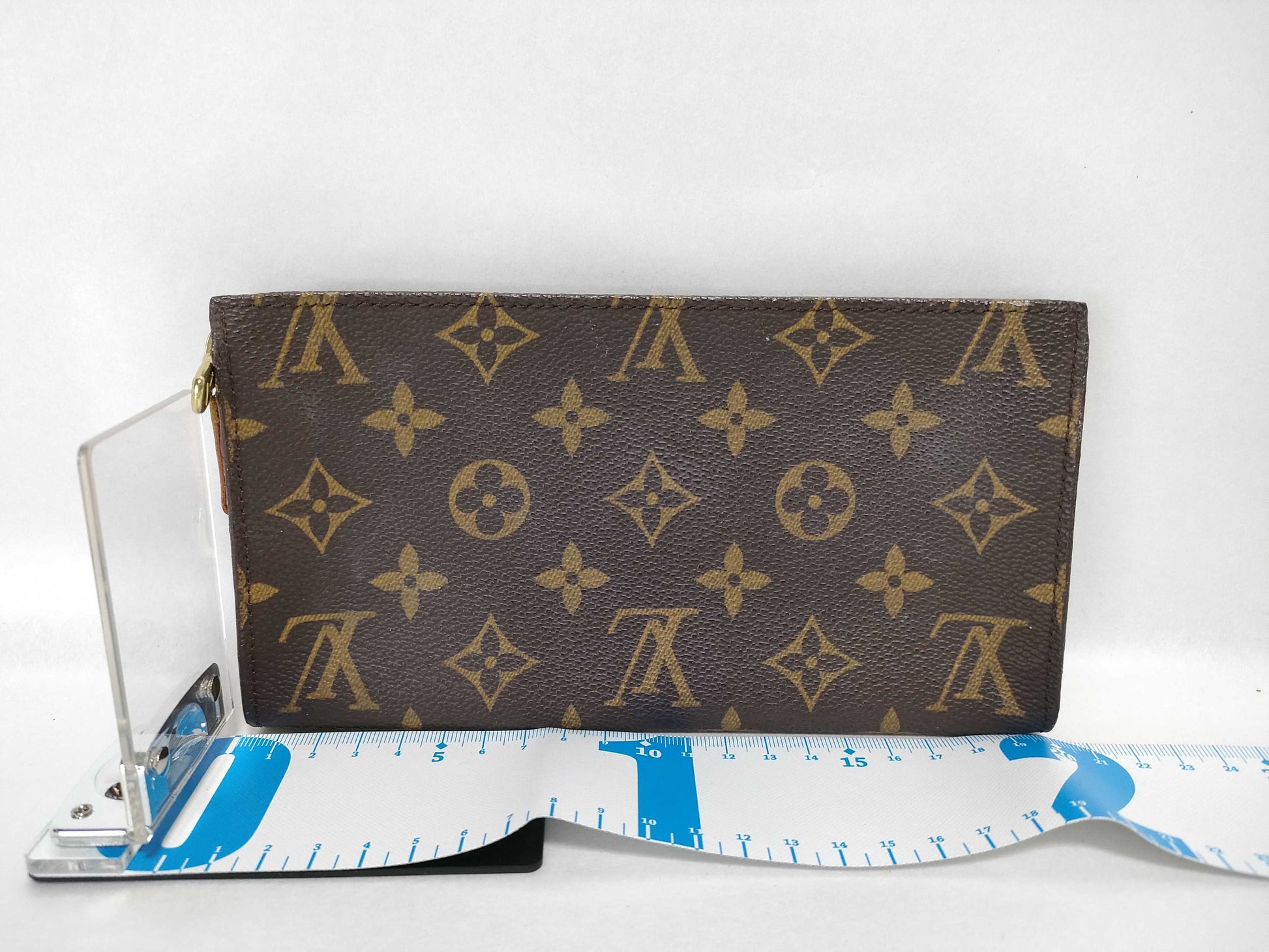 LOUIS VUITTON Monogram Bucket Pouch