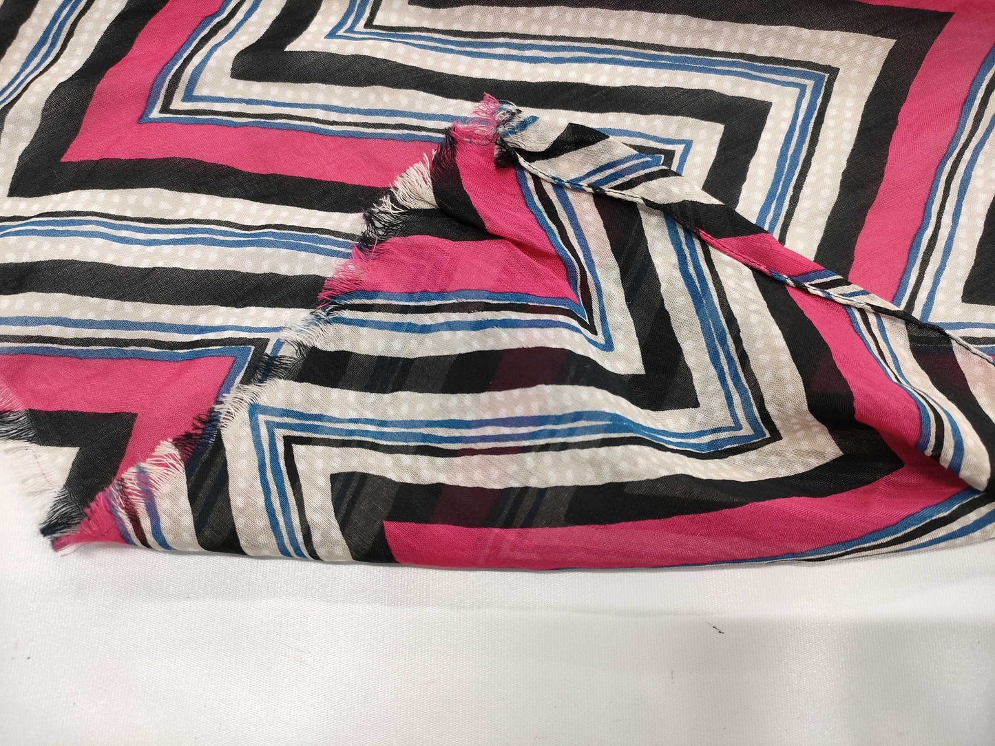 LOUIS VUITTON Scarf, 79% Cotton, 21% Silk, Black, White, Red, Blue, IS0194 MP1531