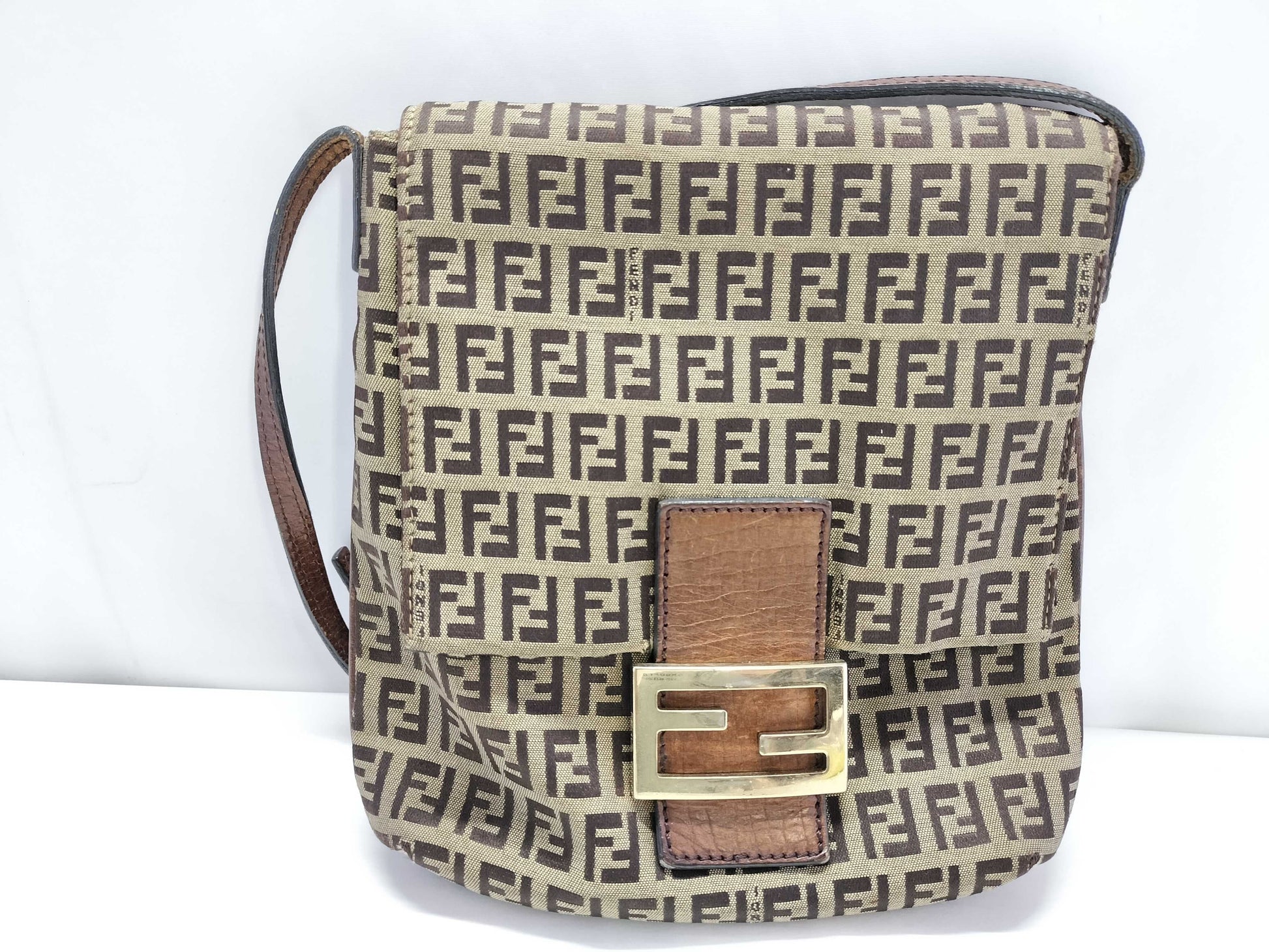 FENDI Zucchino Shoulder Bag in Mamma Bucket, Brown with Gold FF Hardware