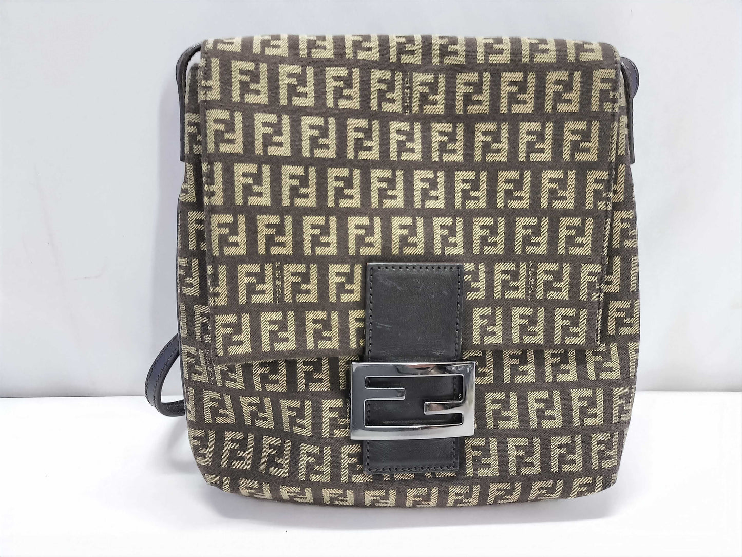 FENDI Zucchino Shoulder Bag in Mamma Bucket, Brown with Black FF Hardware