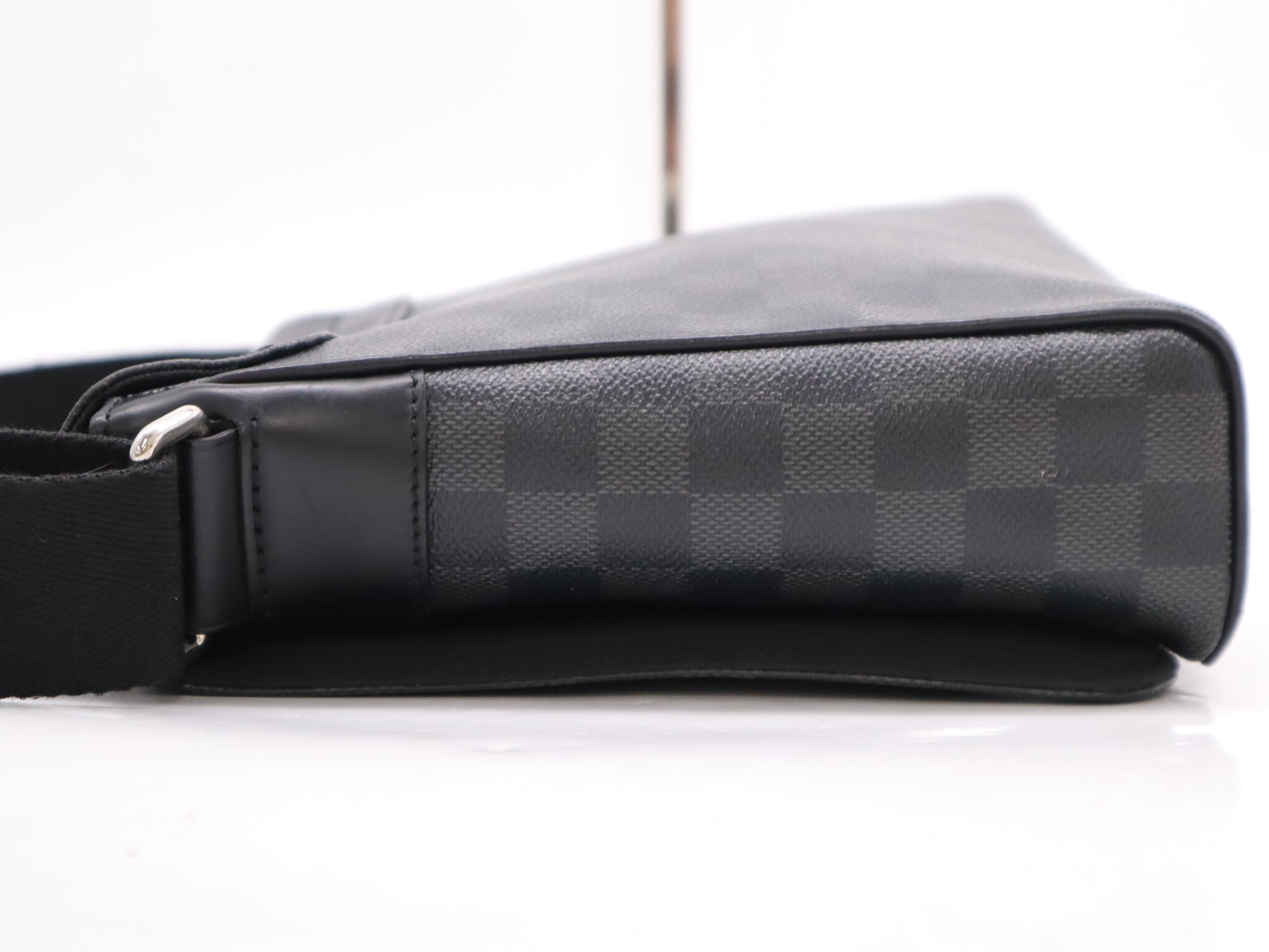 LOUIS VUITTON N41054 Graphite District PM NM Shoulder Bag/Messenger Bag with LV League Travel Sticker