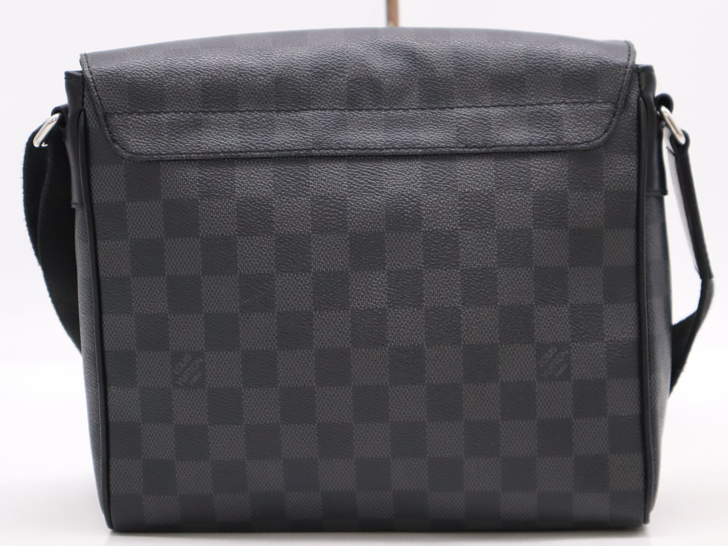 LOUIS VUITTON N41054 Graphite District PM NM Shoulder Bag/Messenger Bag with LV League Travel Sticker